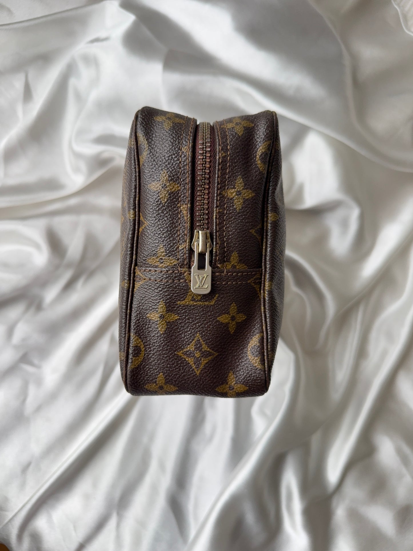 Louis Vuitton trousse 28 toilette