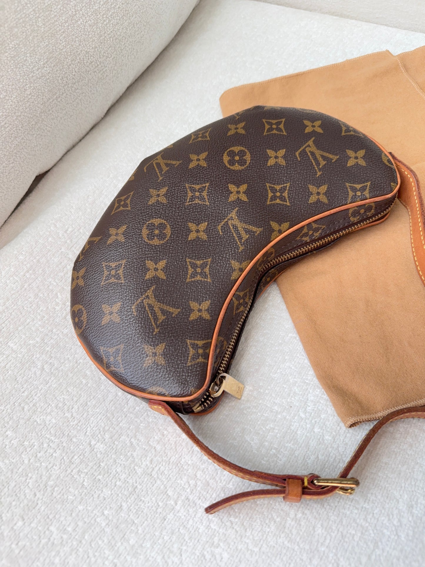 Louis Vuitton Croissant pm
