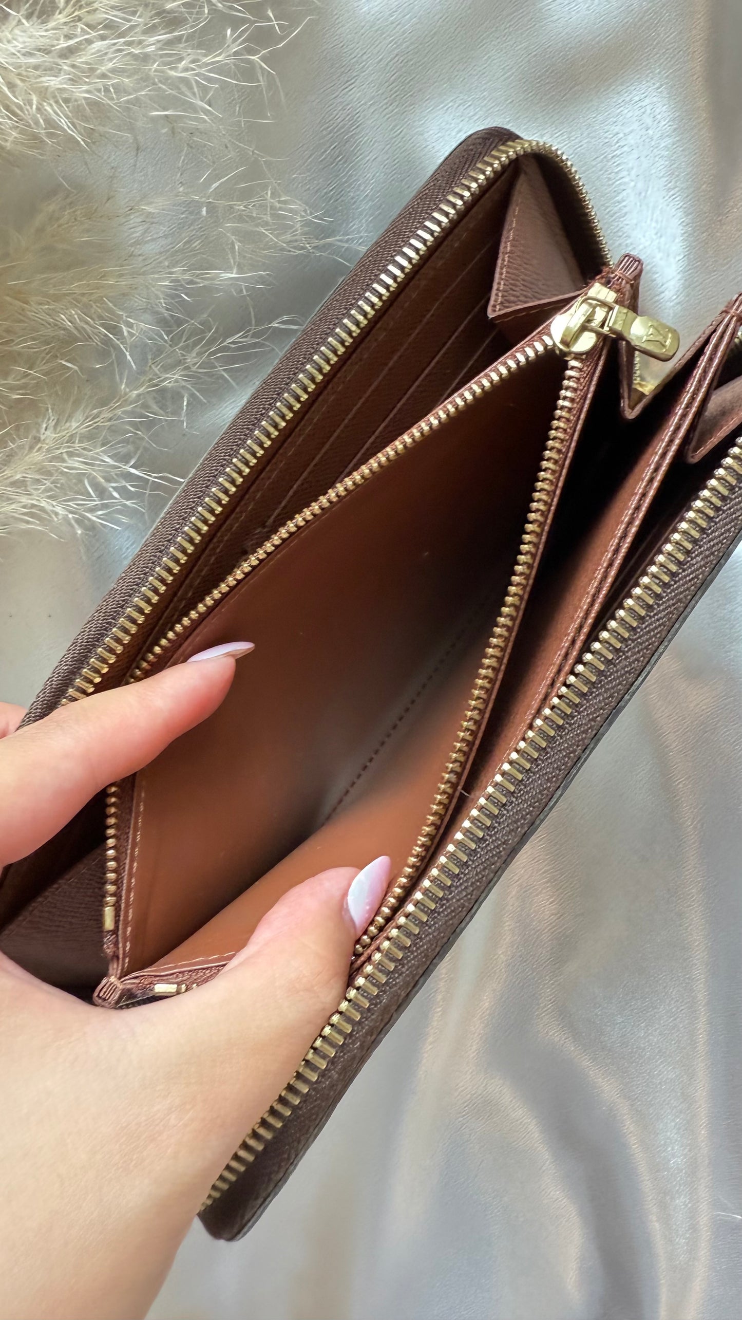 Louis Vuitton zippy compact wallet
