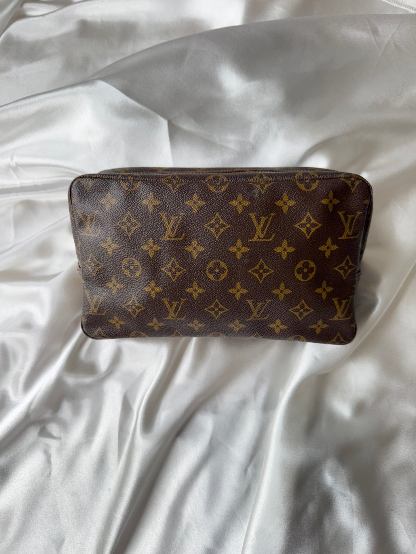 Louis Vuitton trousse 28 toilette