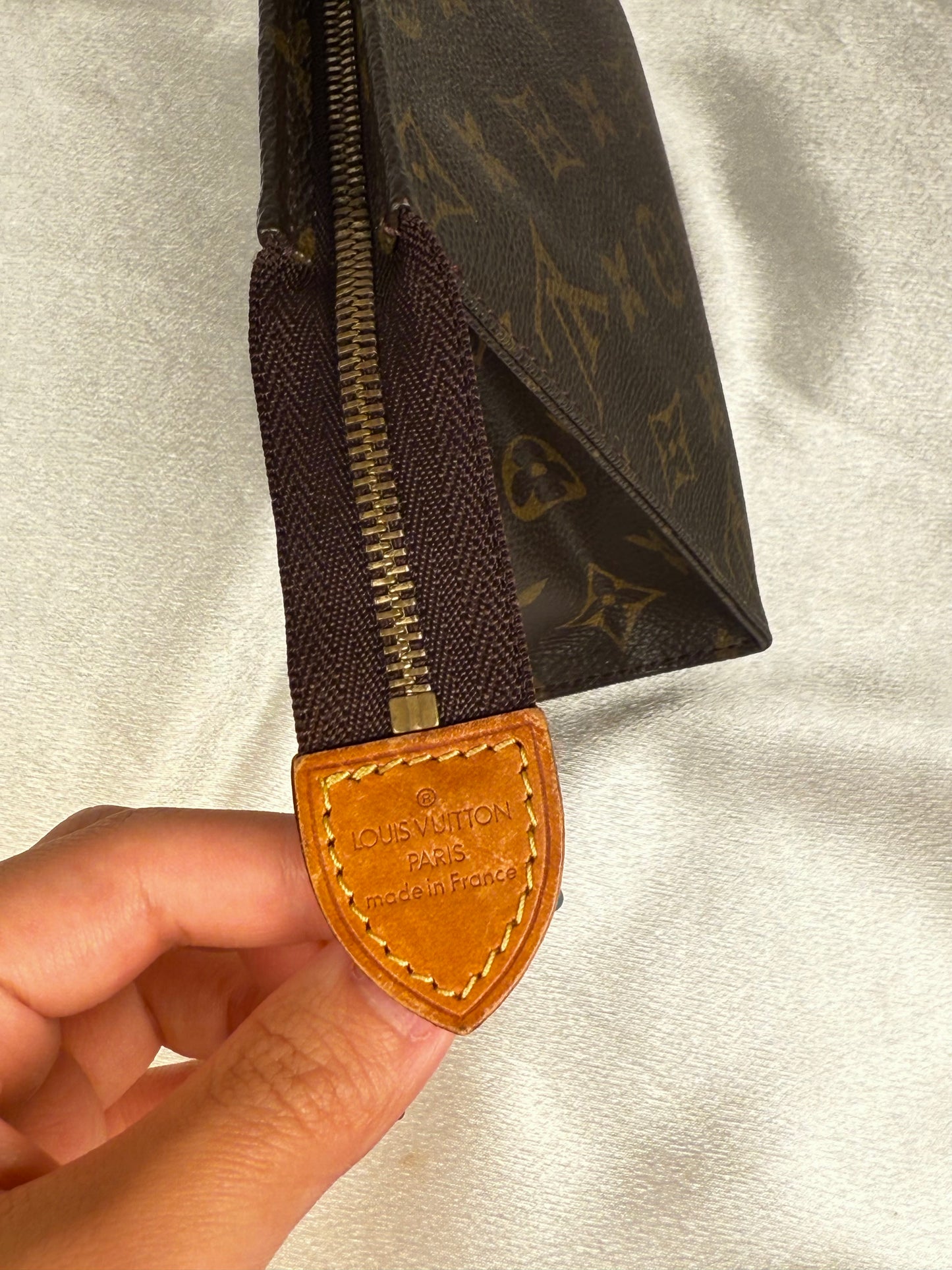 Louis Vuitton toilette 19