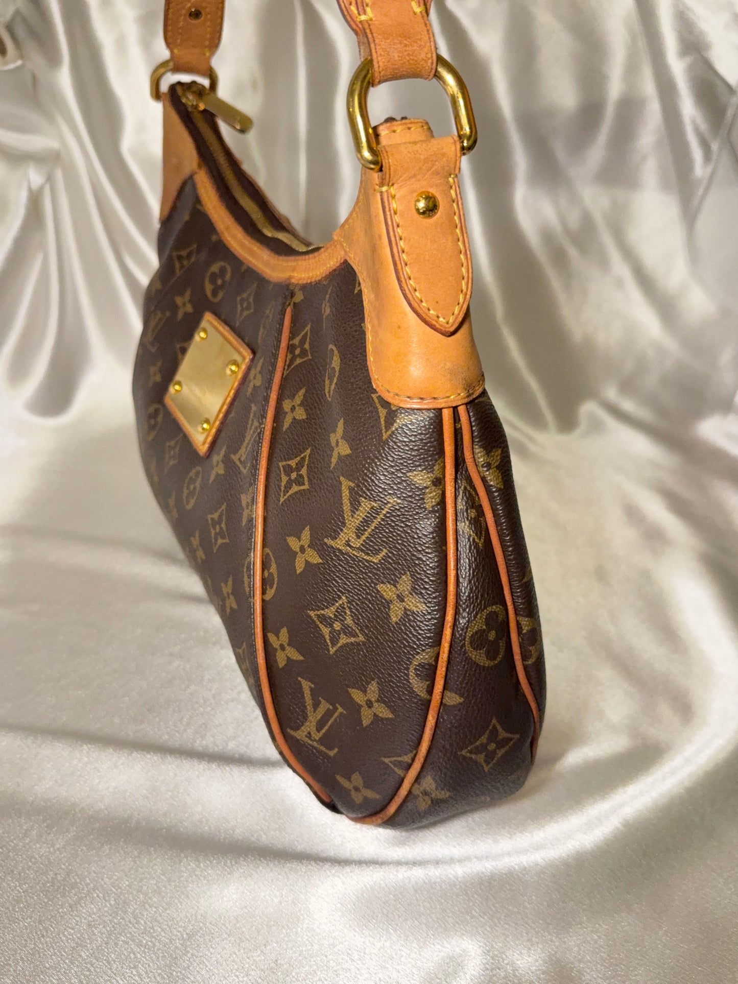 Louis Vuitton Thames GM