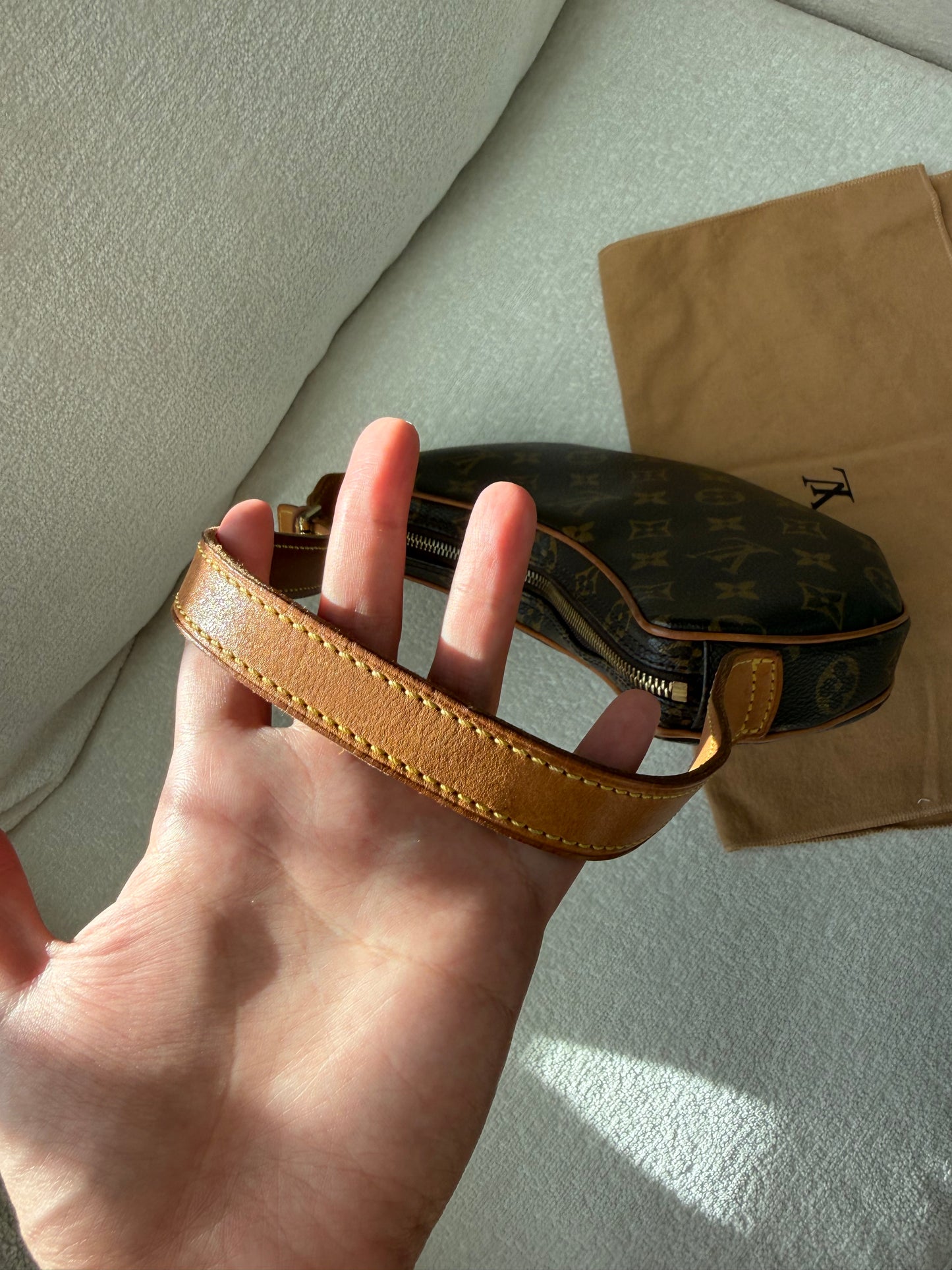 Louis Vuitton Croissant pm