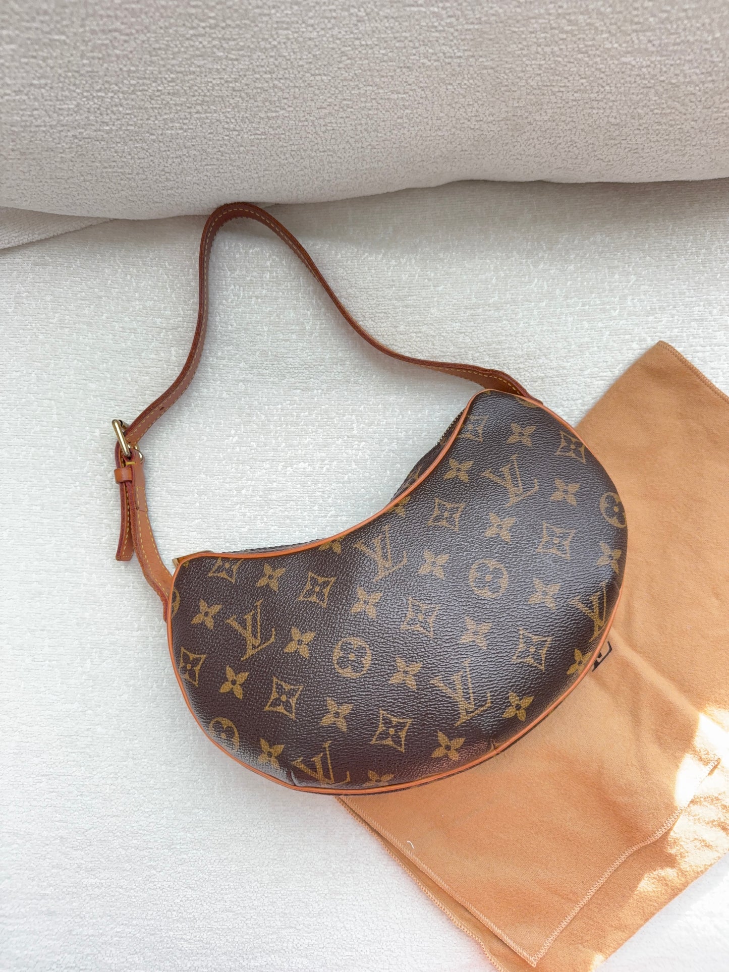Louis Vuitton Croissant pm