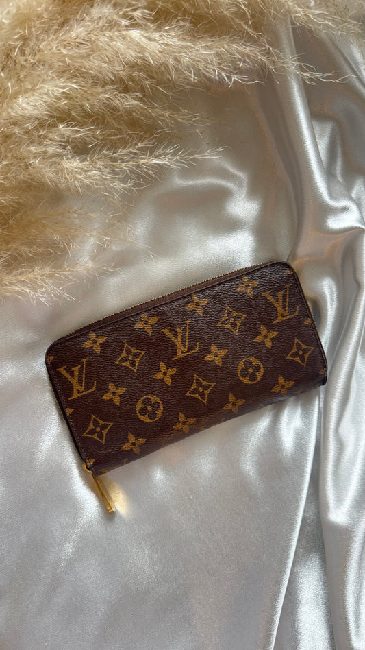 Louis Vuitton zippy compact wallet
