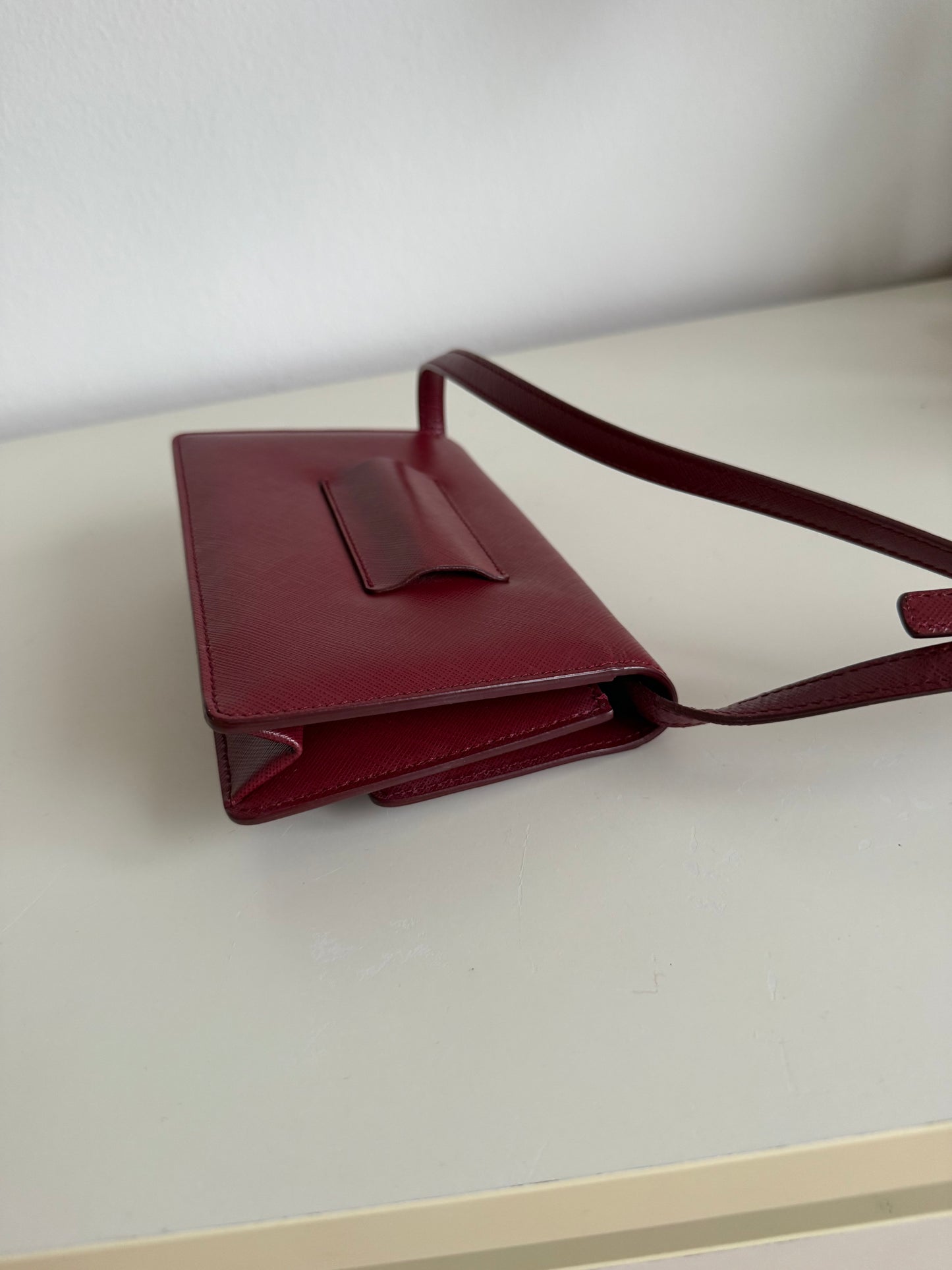 Ferragamo Vara wallet on chain