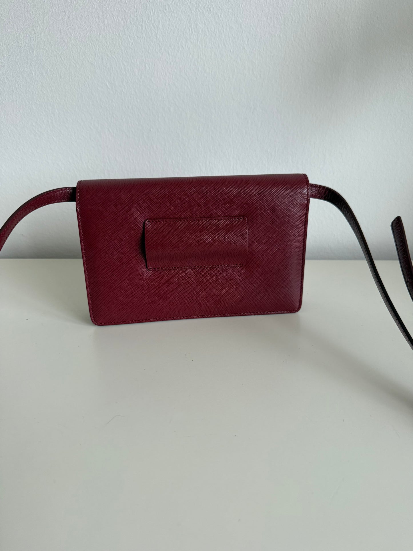 Ferragamo Vara wallet on chain
