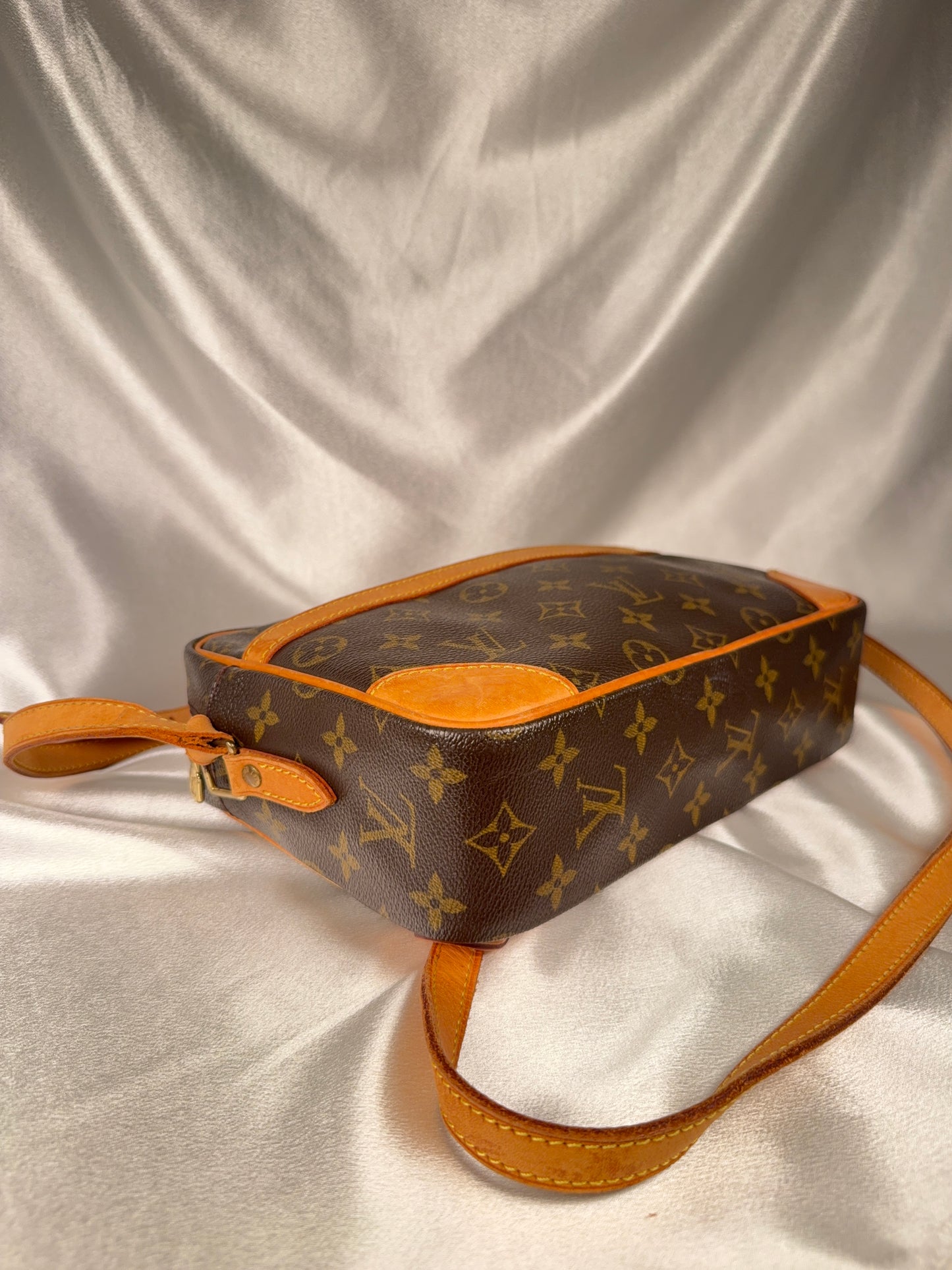 Louis Vuitton Trocadero 30 crossbody