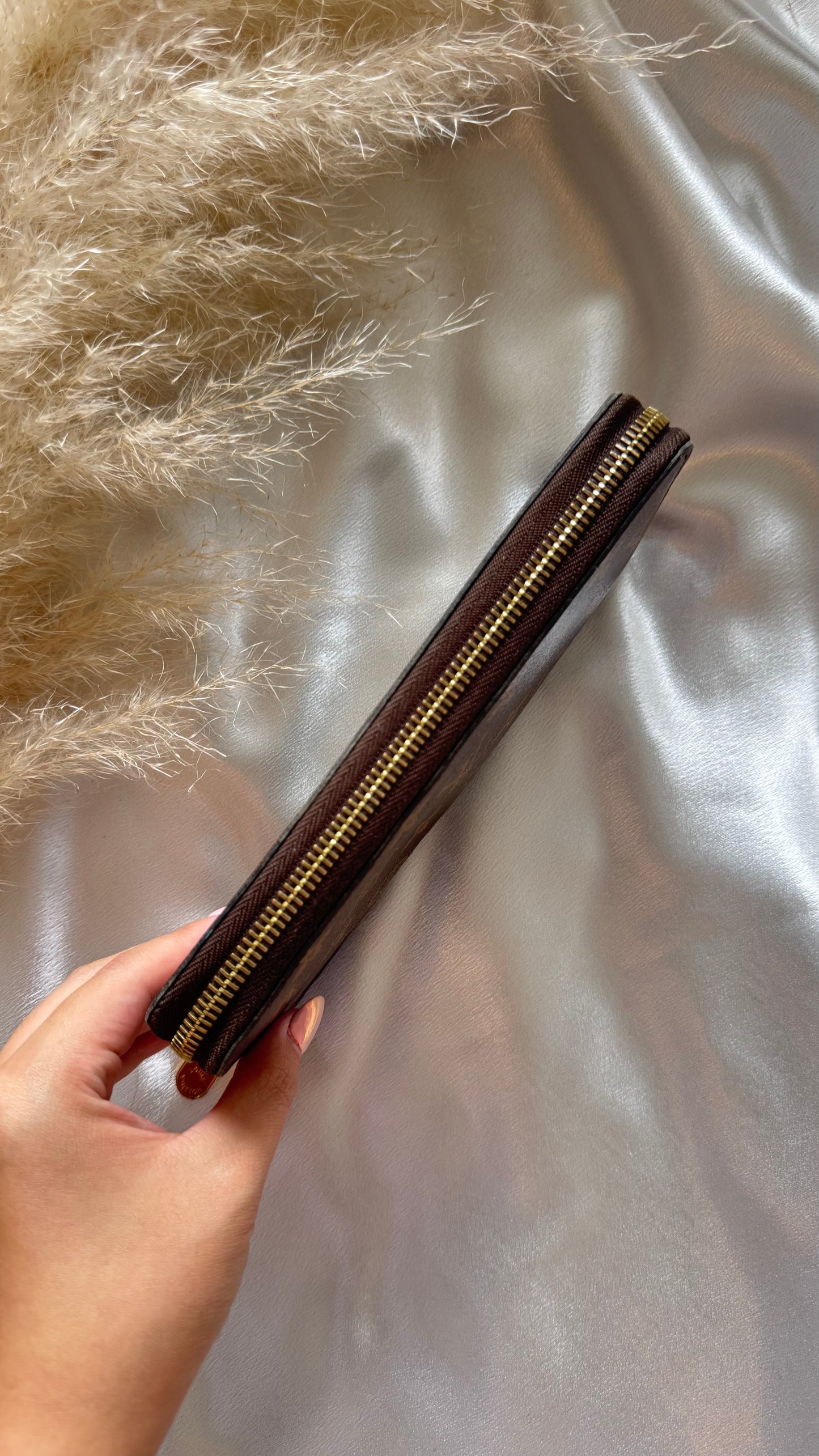 Louis Vuitton zippy compact wallet