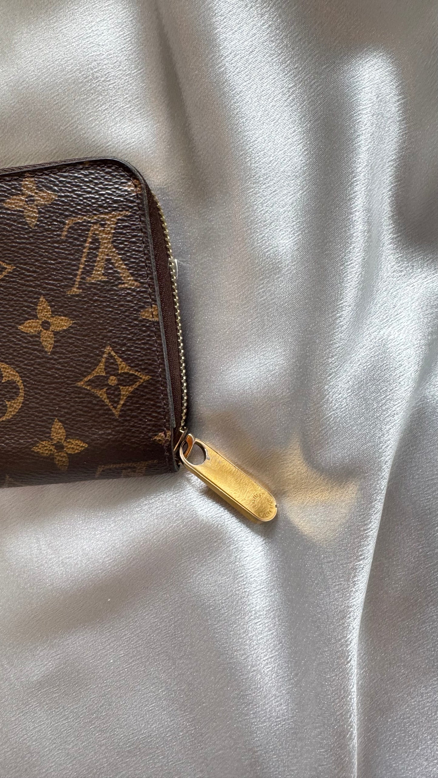 Louis Vuitton zippy compact wallet
