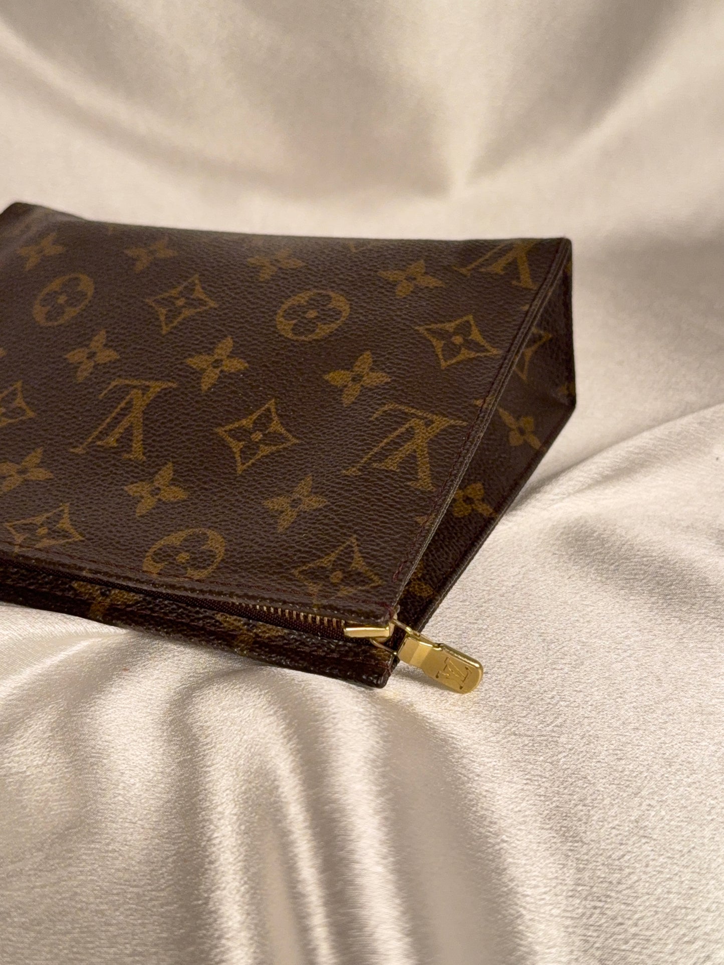 Louis Vuitton toilette 19