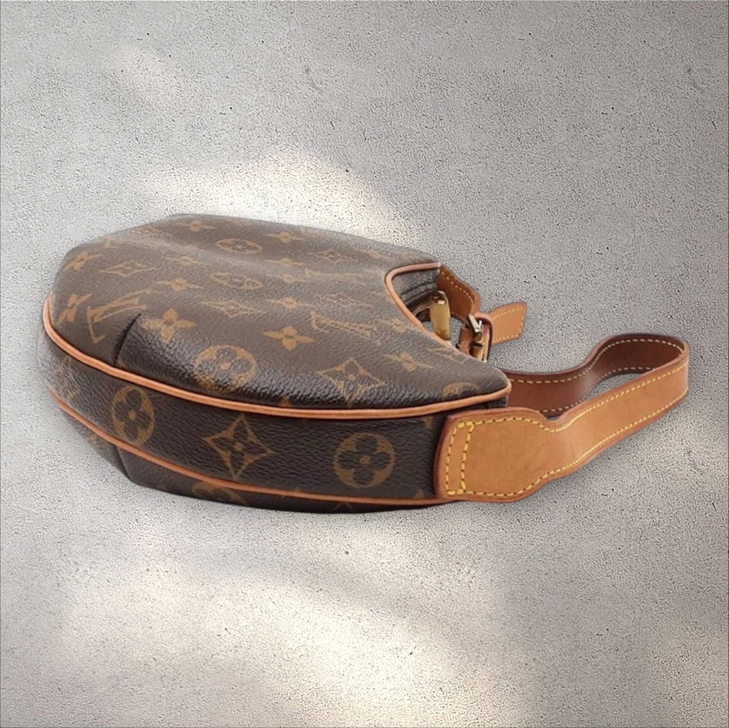 Louis Vuitton Croissant pm