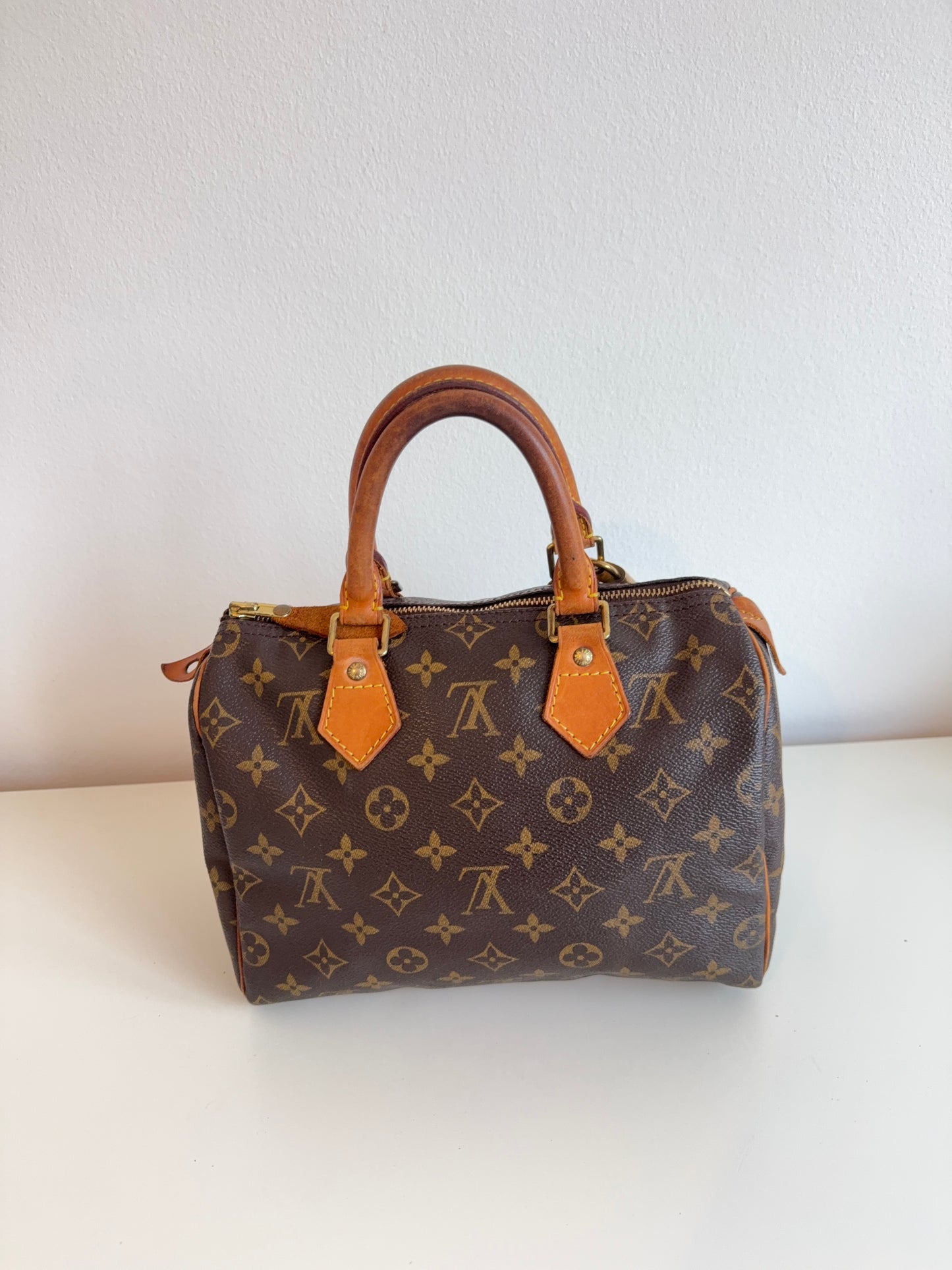 Loui Vuitton speedy 25