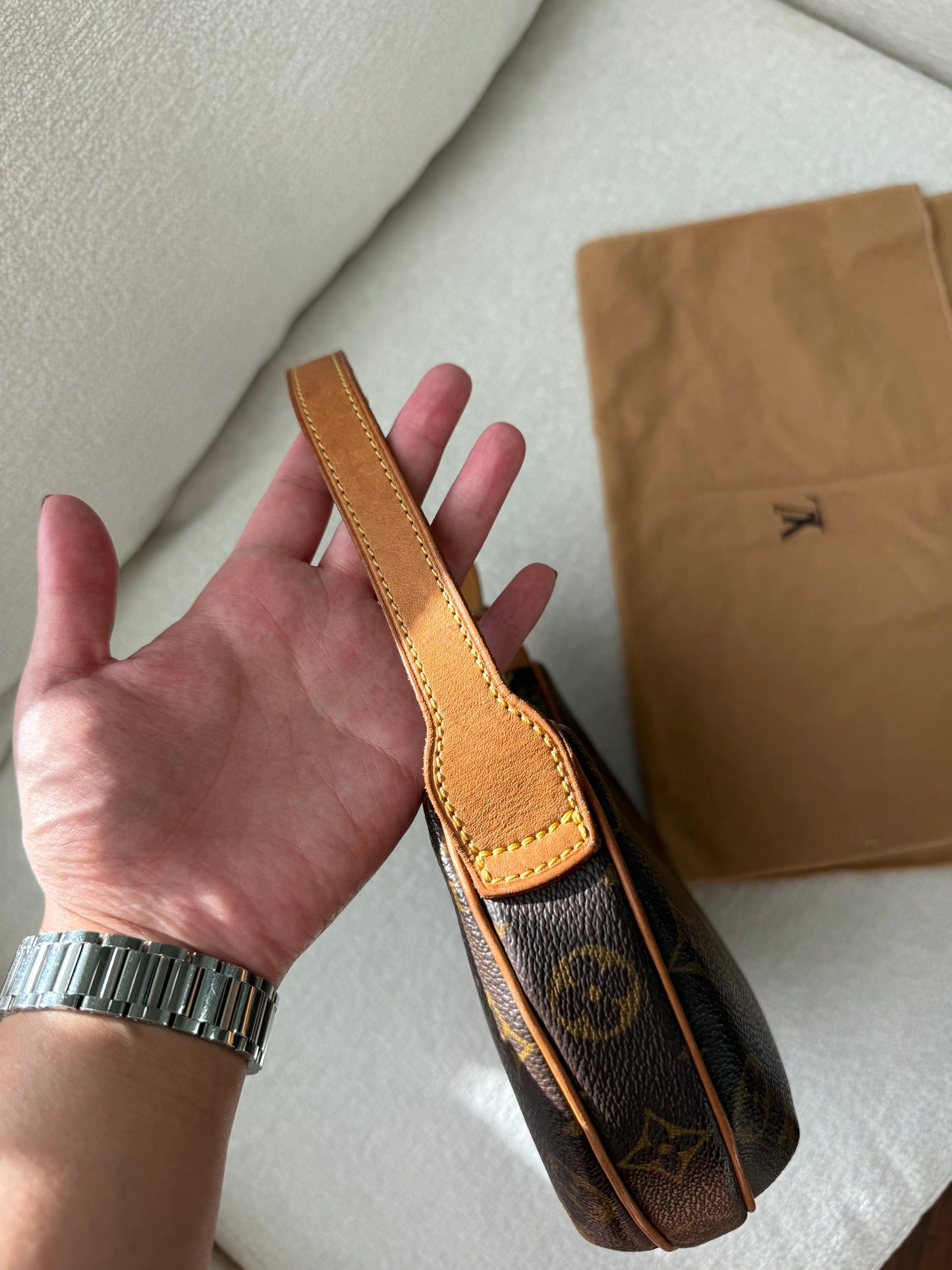Louis Vuitton Croissant pm