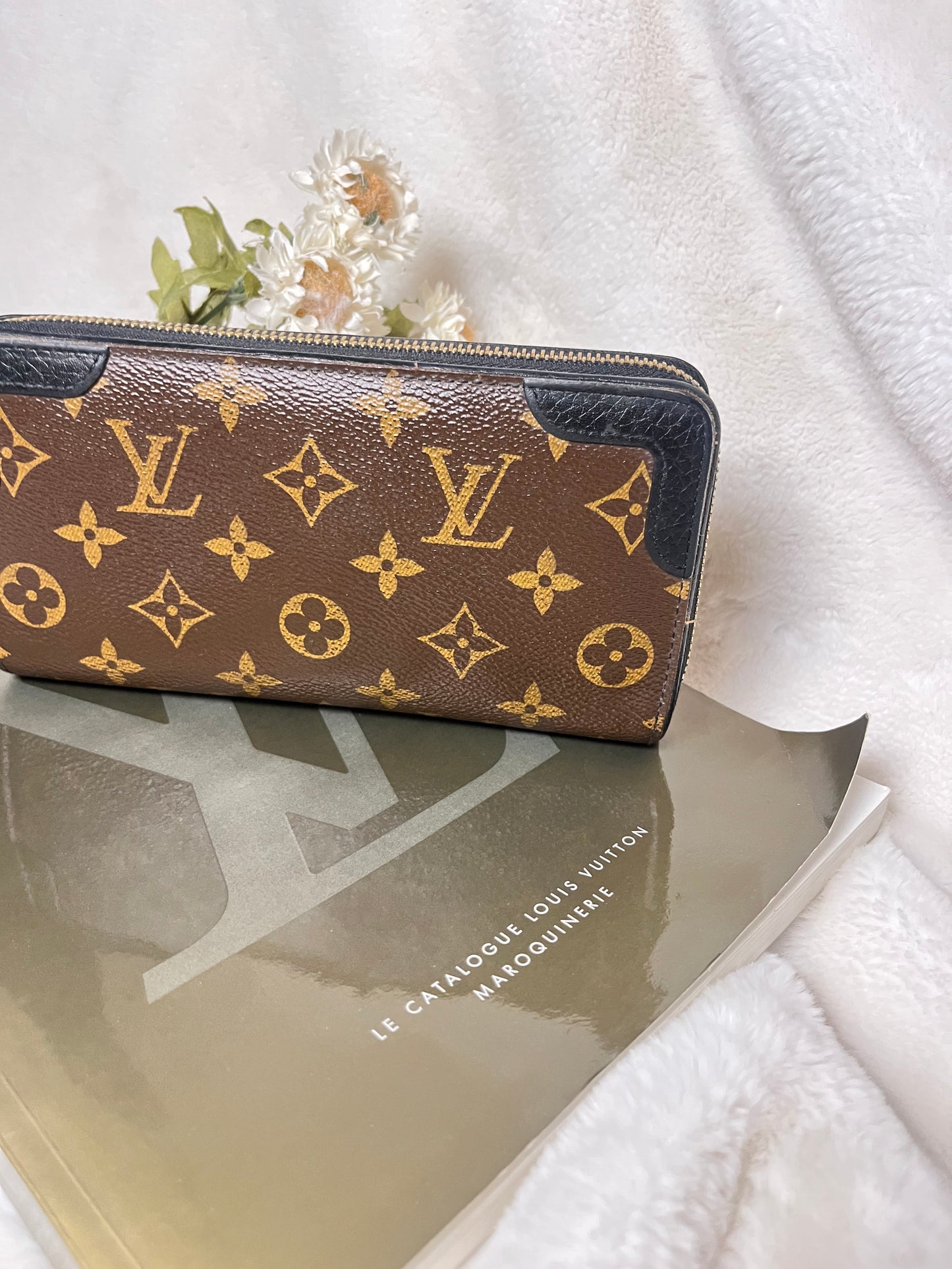Authentic pre-owned Louis Vuitton retiro compact zippy wallet