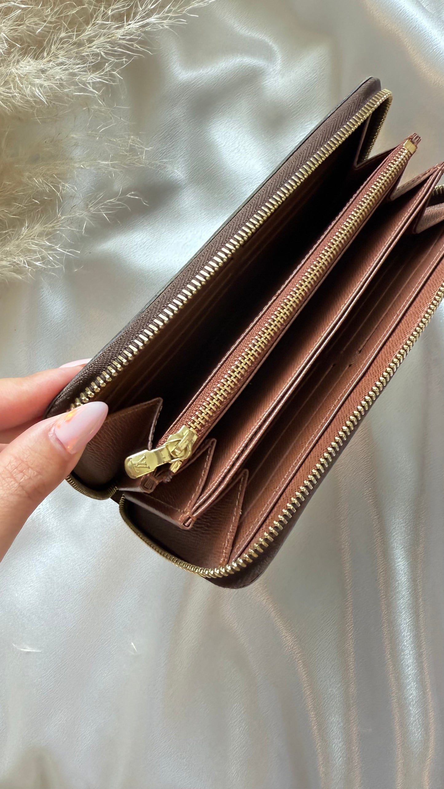 Louis Vuitton zippy compact wallet