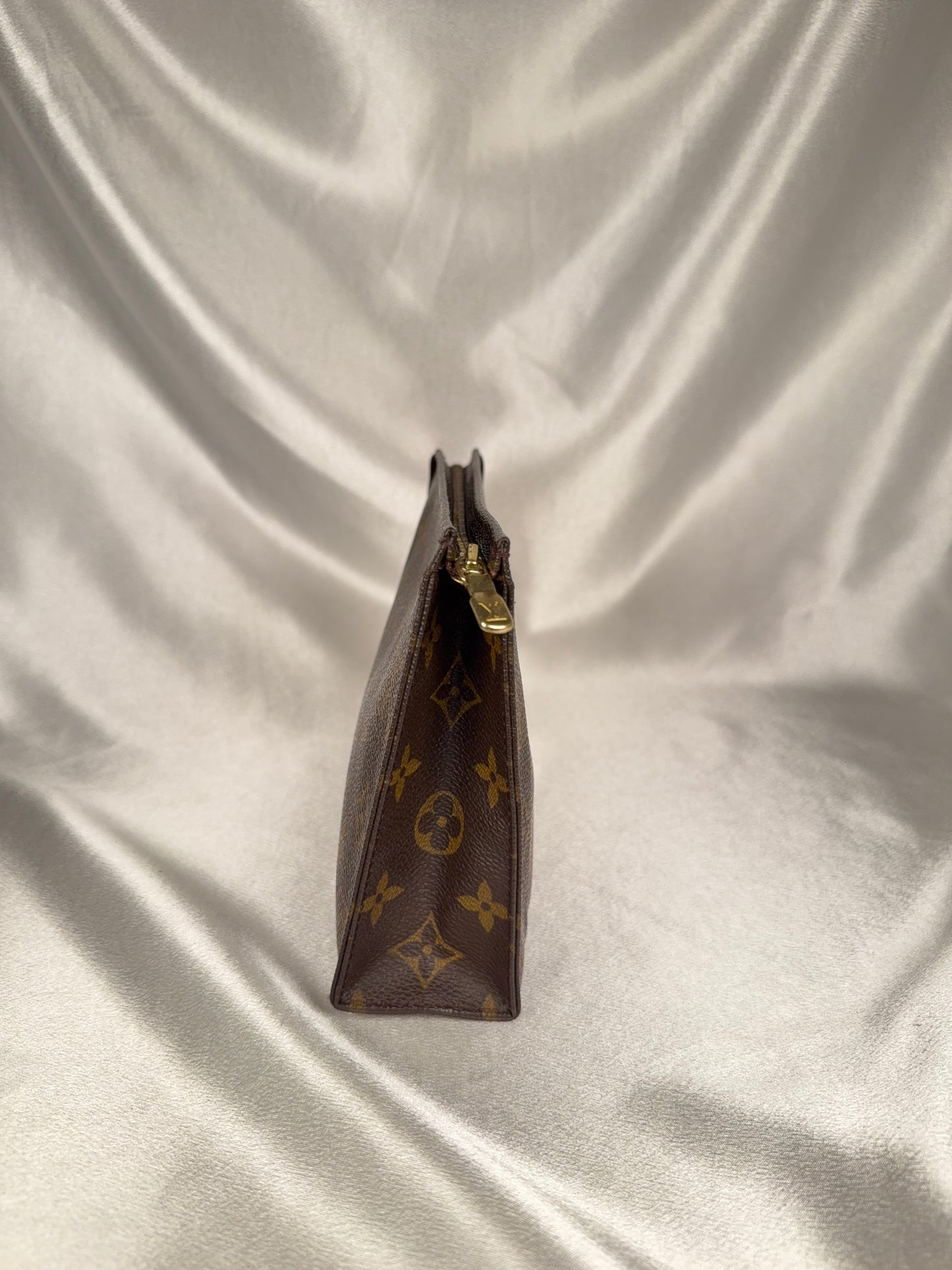 Louis Vuitton toilette 19