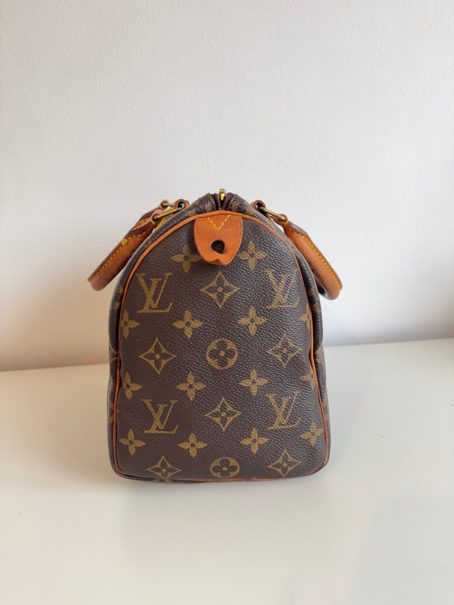 Loui Vuitton speedy 25