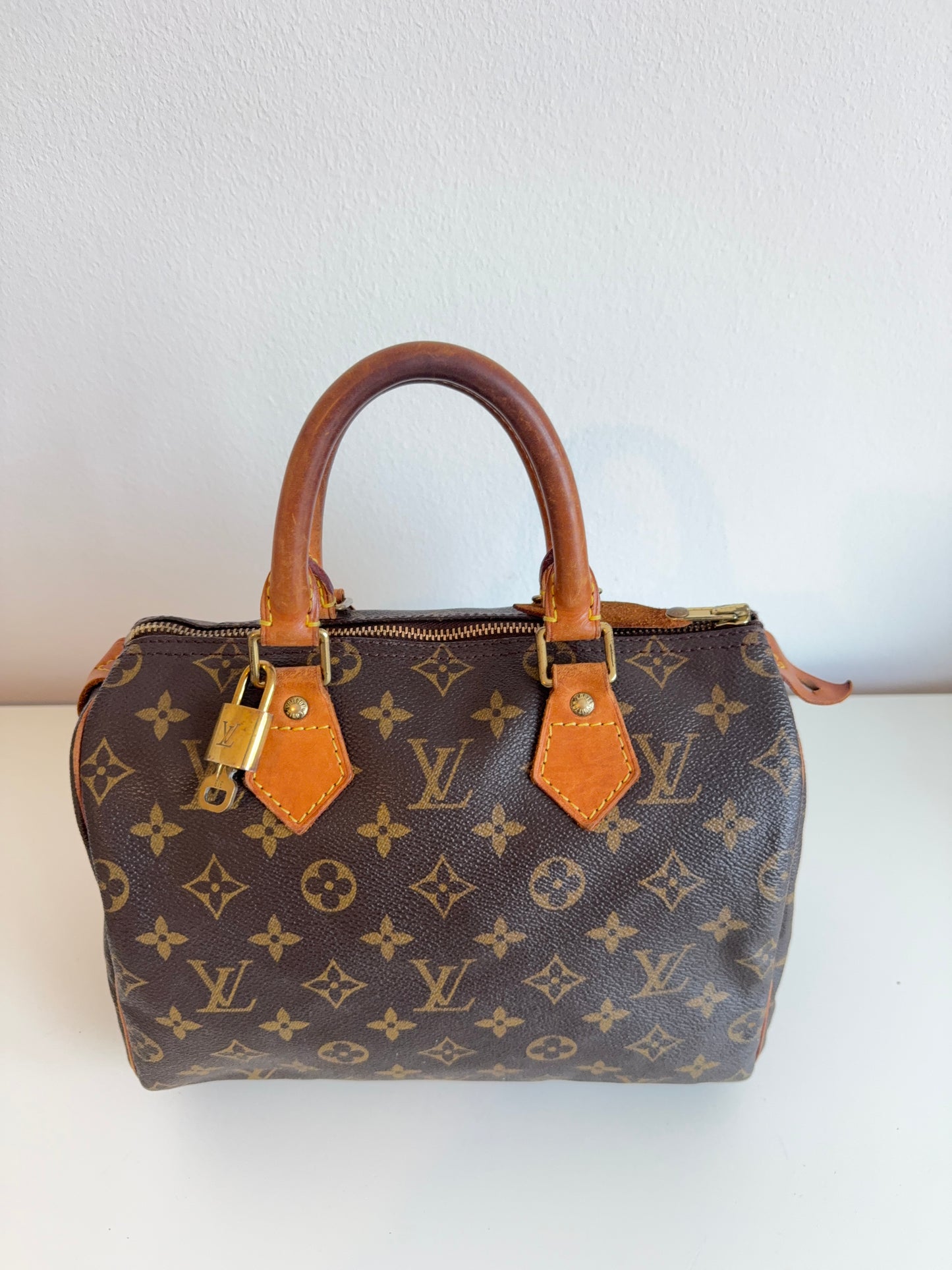 Loui Vuitton speedy 25