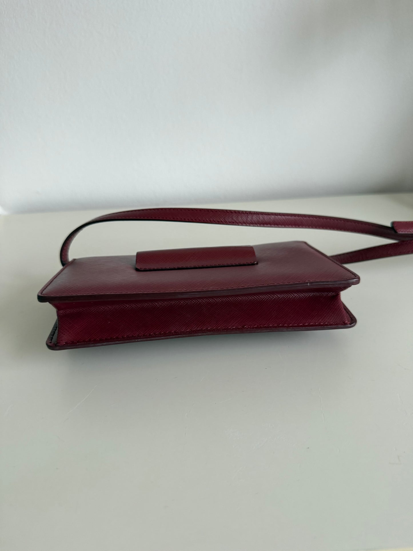 Ferragamo Vara wallet on chain