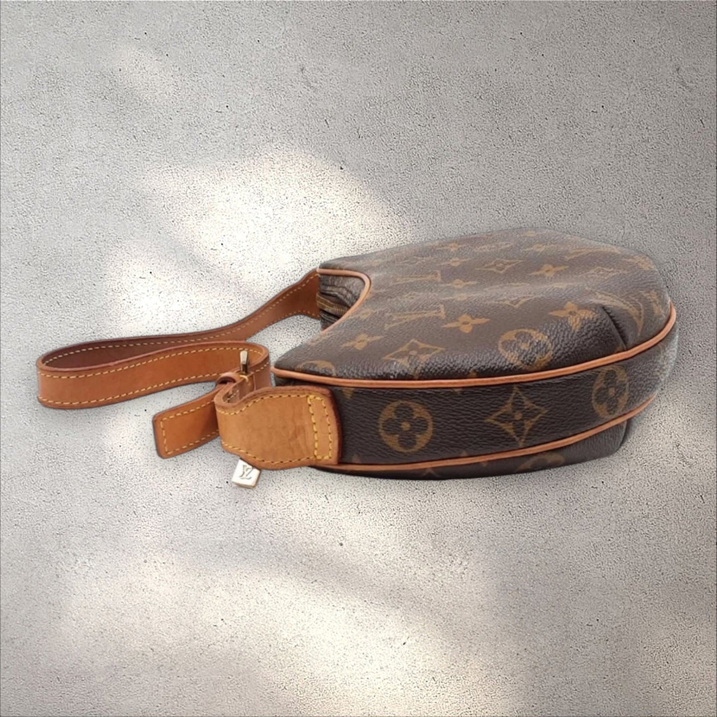 Louis Vuitton Croissant pm