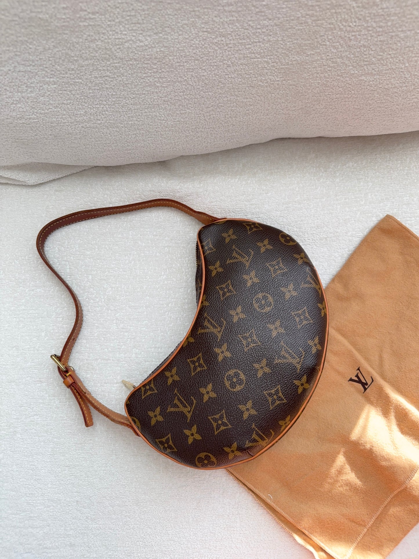 Louis Vuitton Croissant pm
