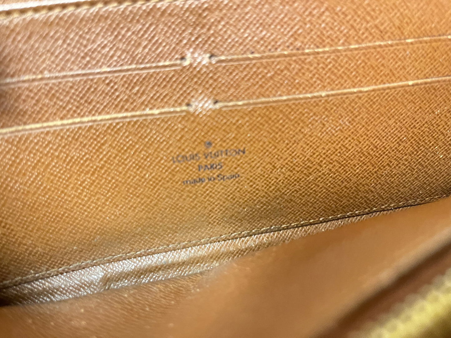 Authentic pre-owned Louis Vuitton zippy wallet