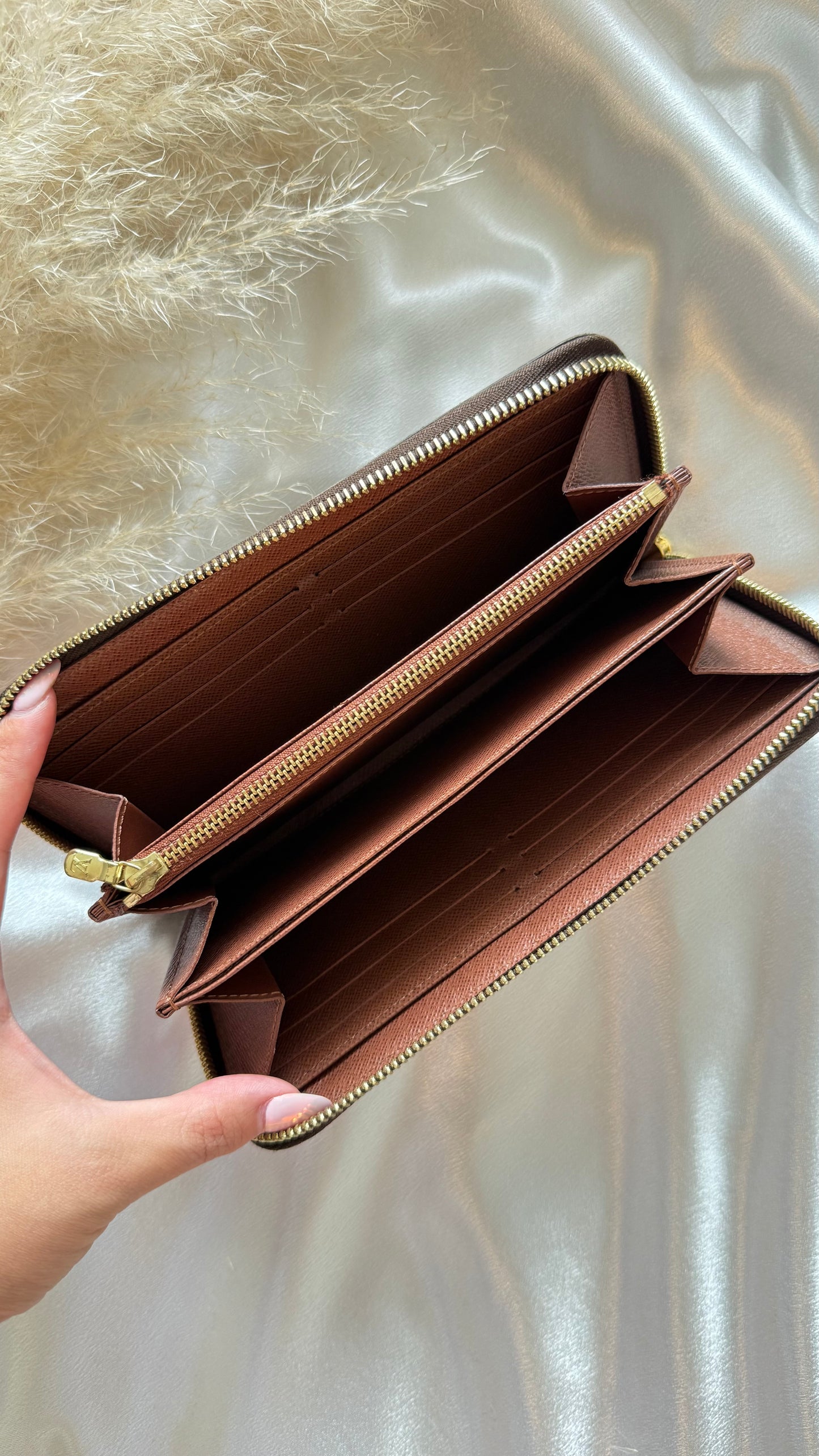 Louis Vuitton zippy compact wallet