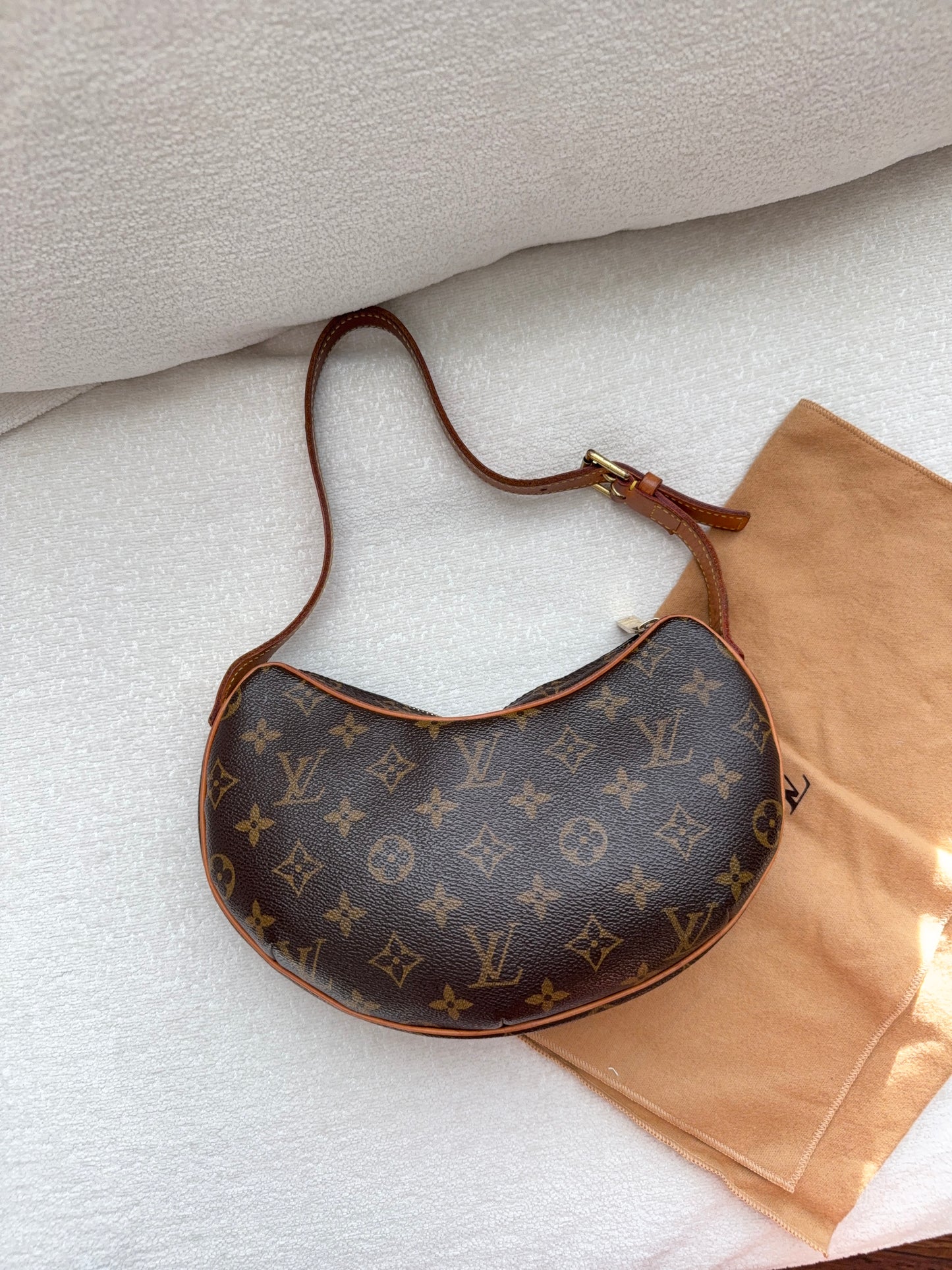 Louis Vuitton Croissant pm