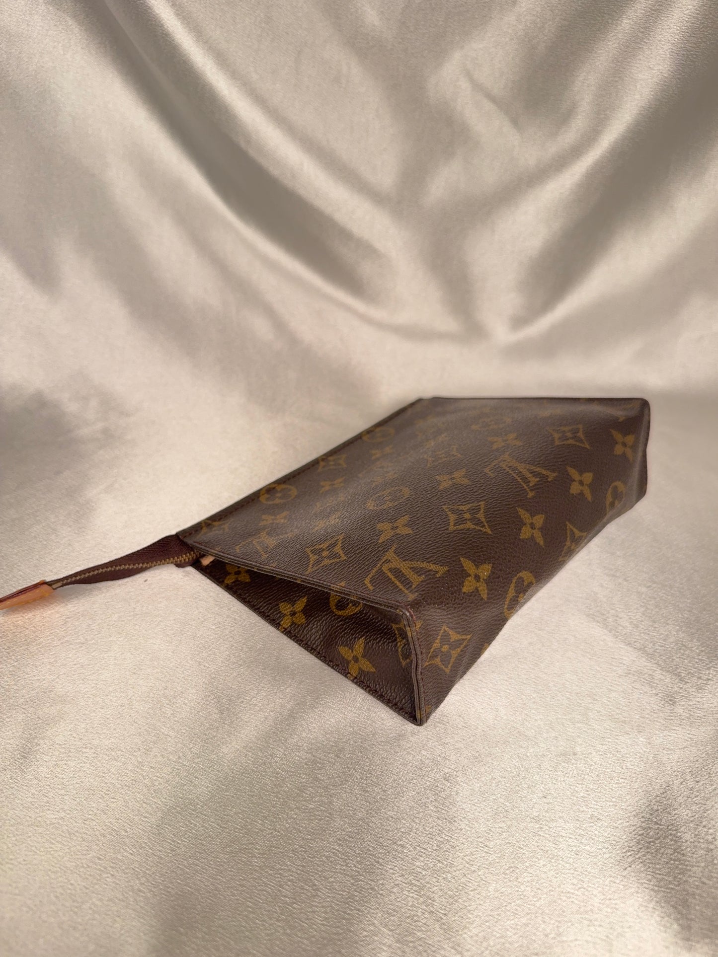 Louis Vuitton toilette 19