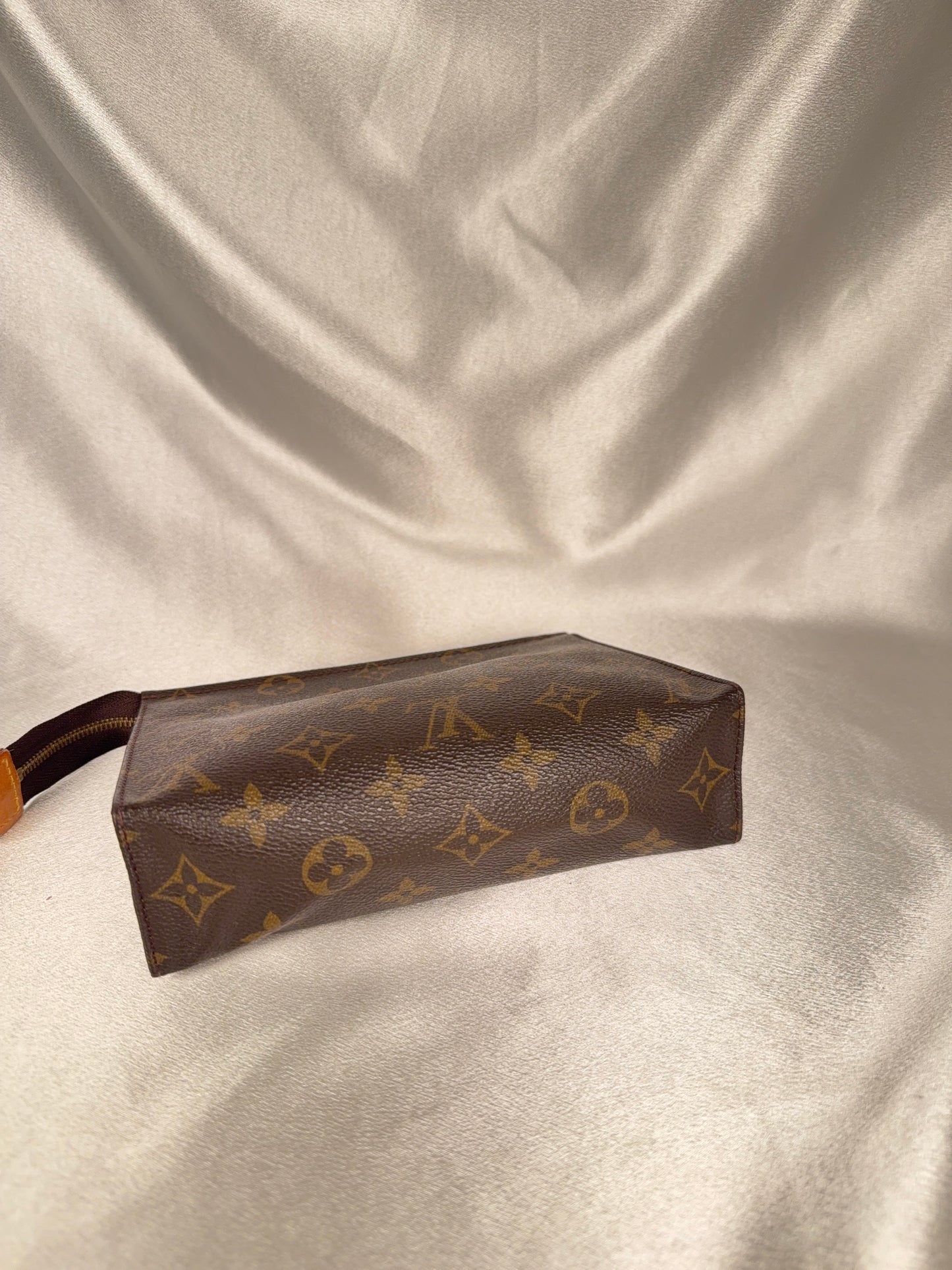 Louis Vuitton toilette 19
