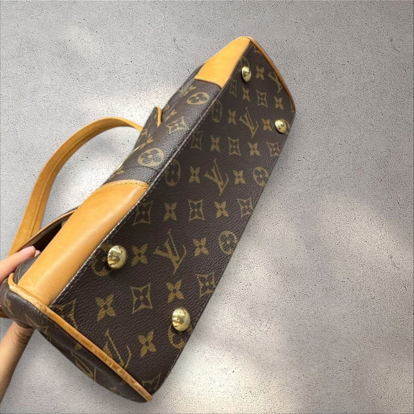 Louis Vuitton Beverly MM shoulder bag