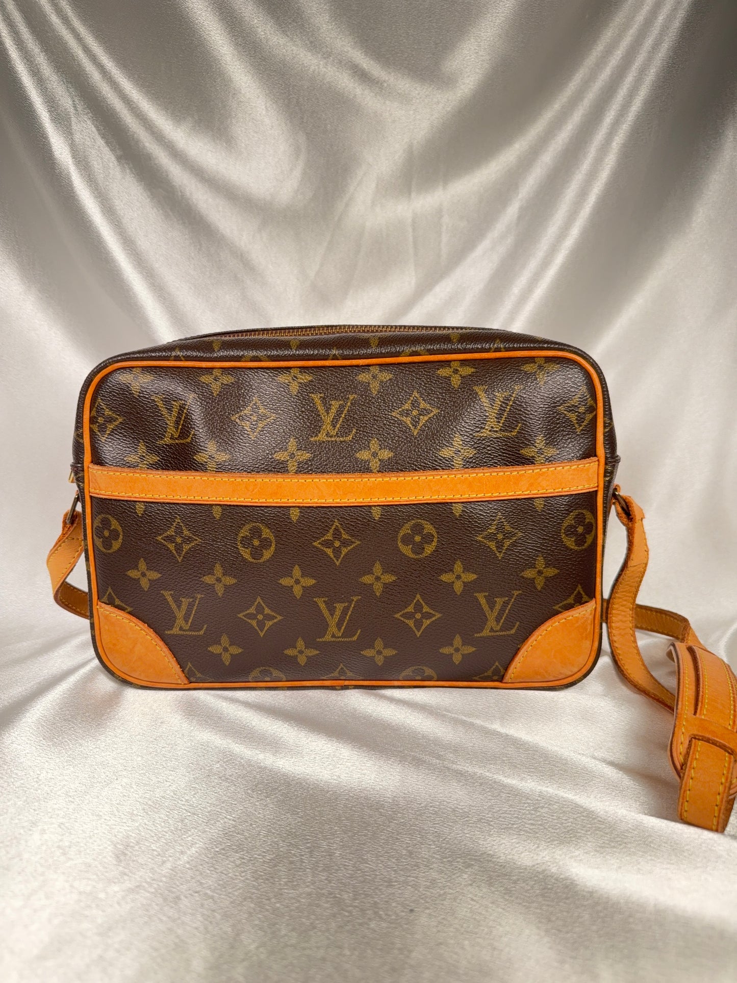 Louis Vuitton Trocadero 30 crossbody