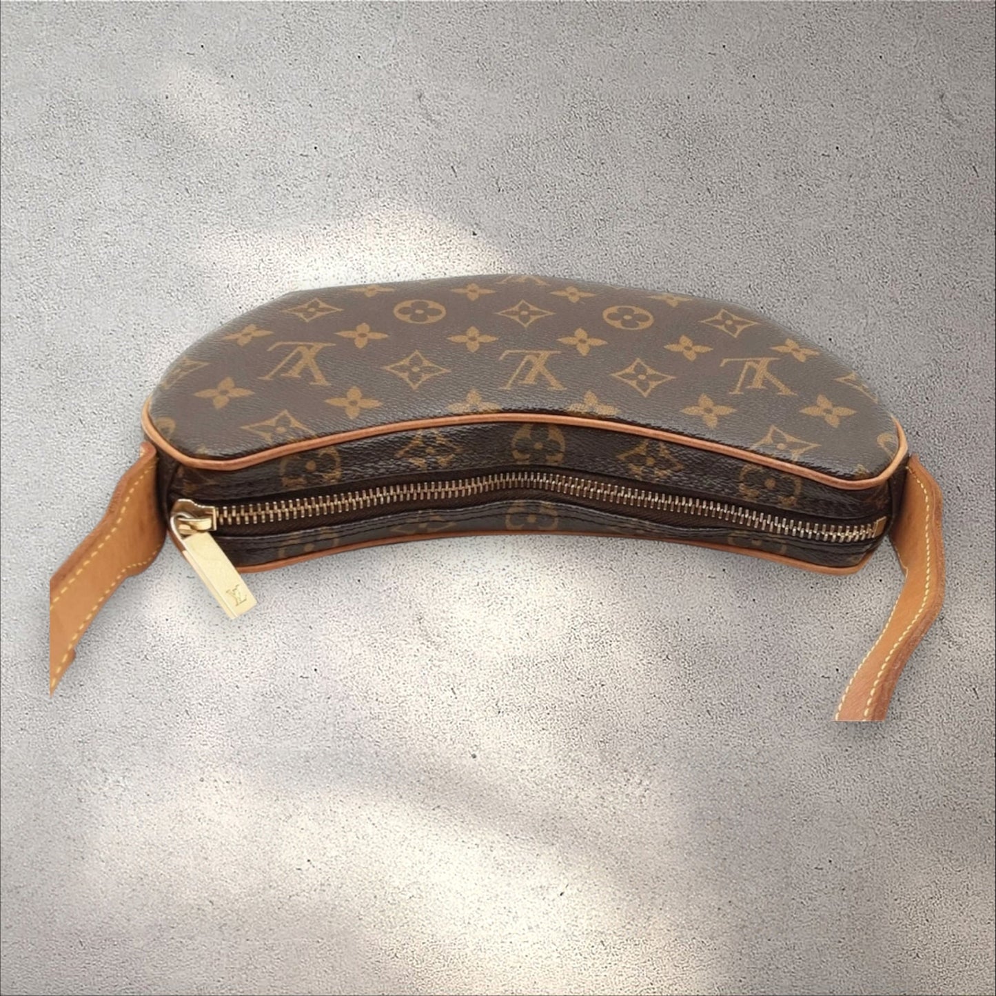 Louis Vuitton Croissant pm