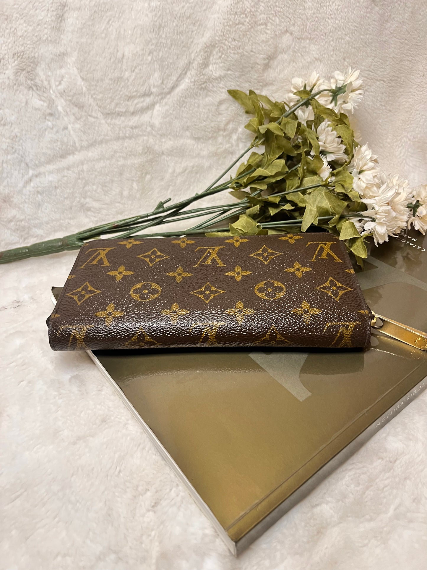 Authentic pre-owned Louis Vuitton Zippy wallet