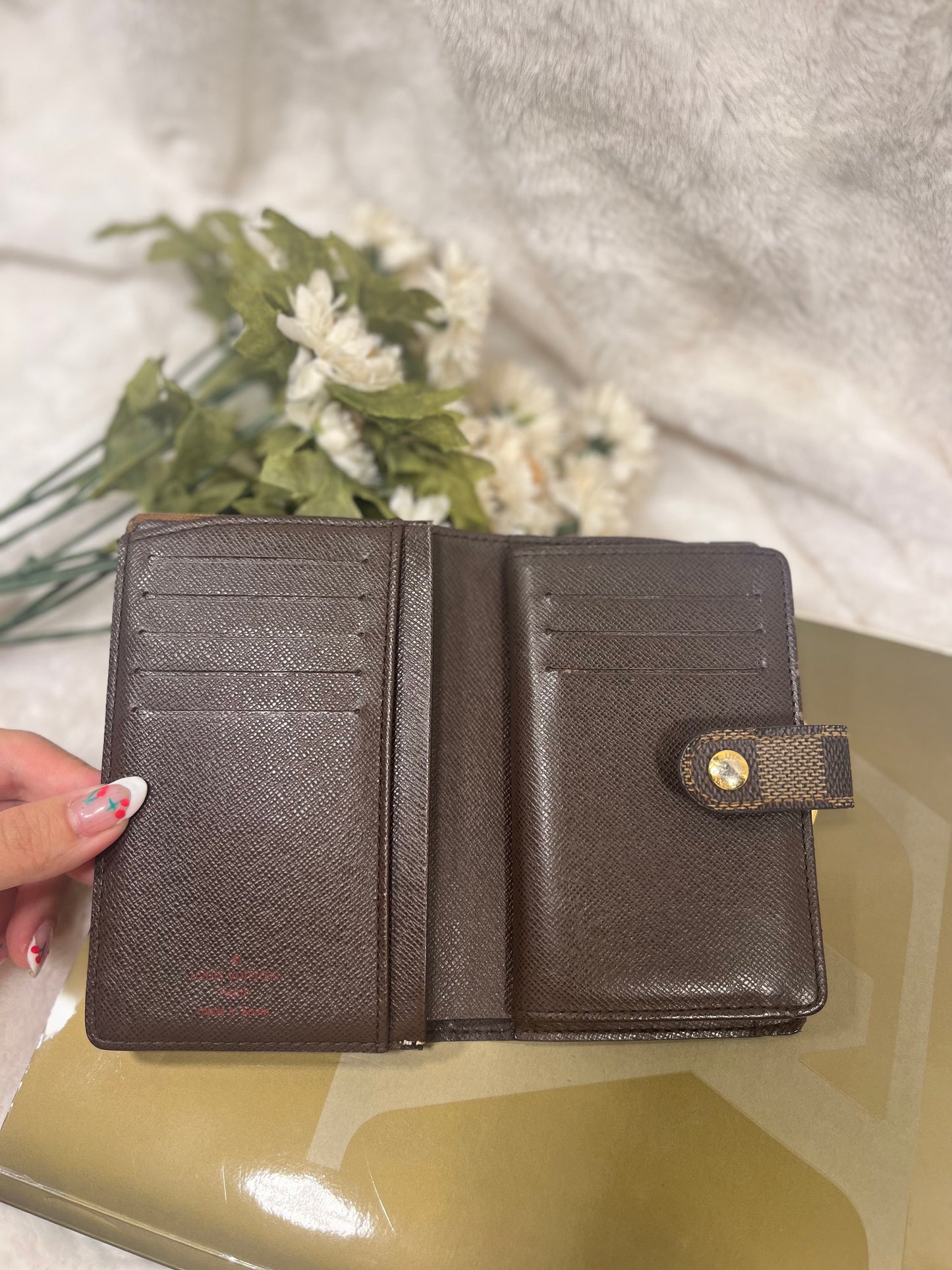 Authentic pre-owned Louis Vuitton kisslock wallet damier ebene