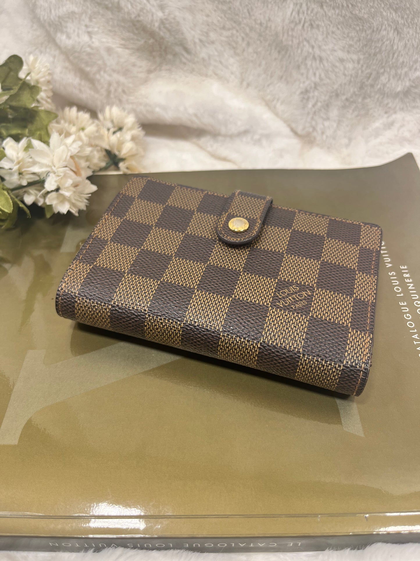 Authentic pre-owned Louis Vuitton kisslock wallet damier ebene