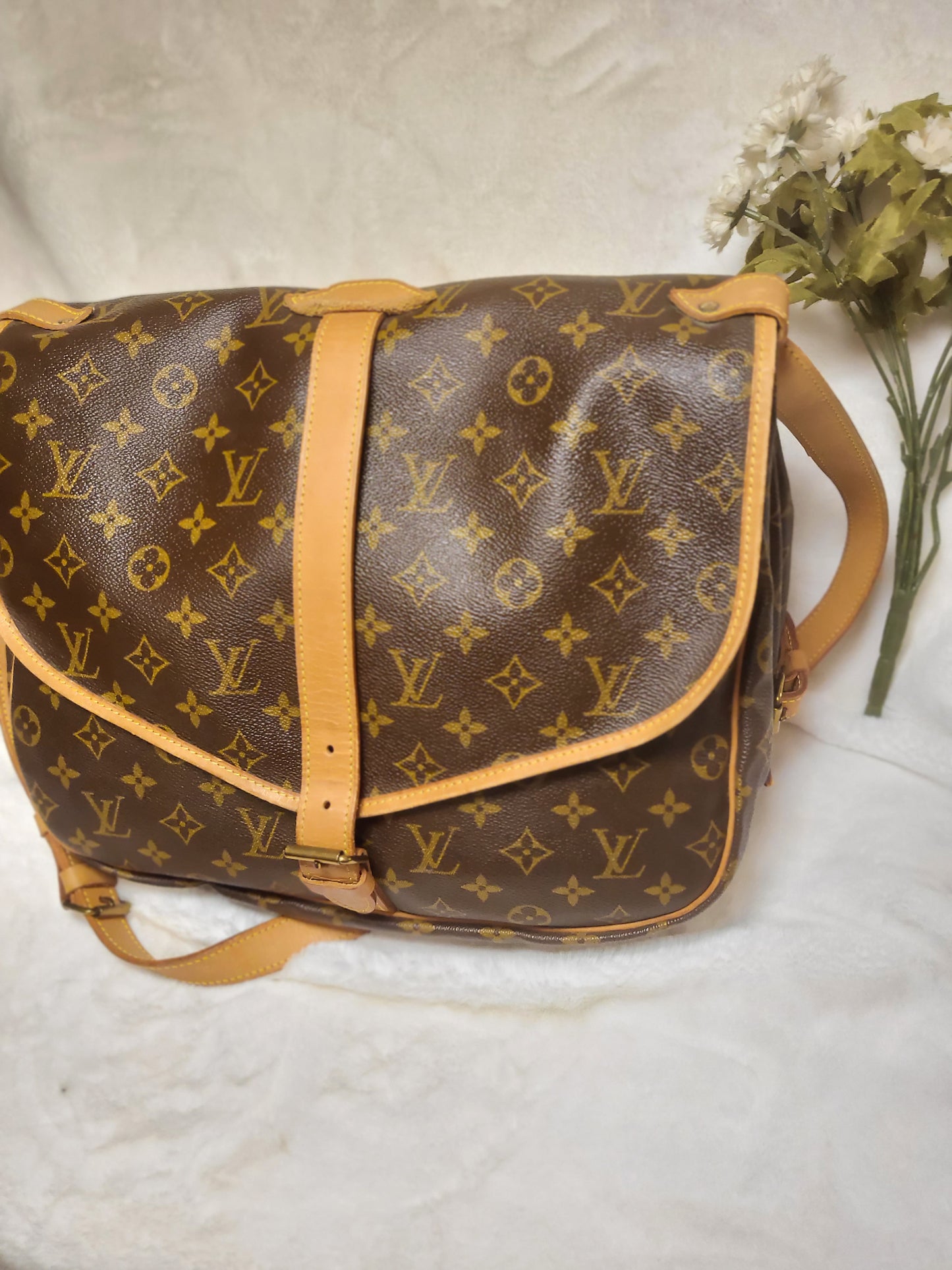 Authentic pre-owned Louis Vuitton Saumur 35 crossbody shoulder bag