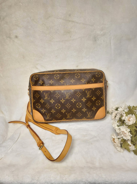 Authentic pre-owned Louis Vuitton Trocadero 30 crossbody shoulder bag