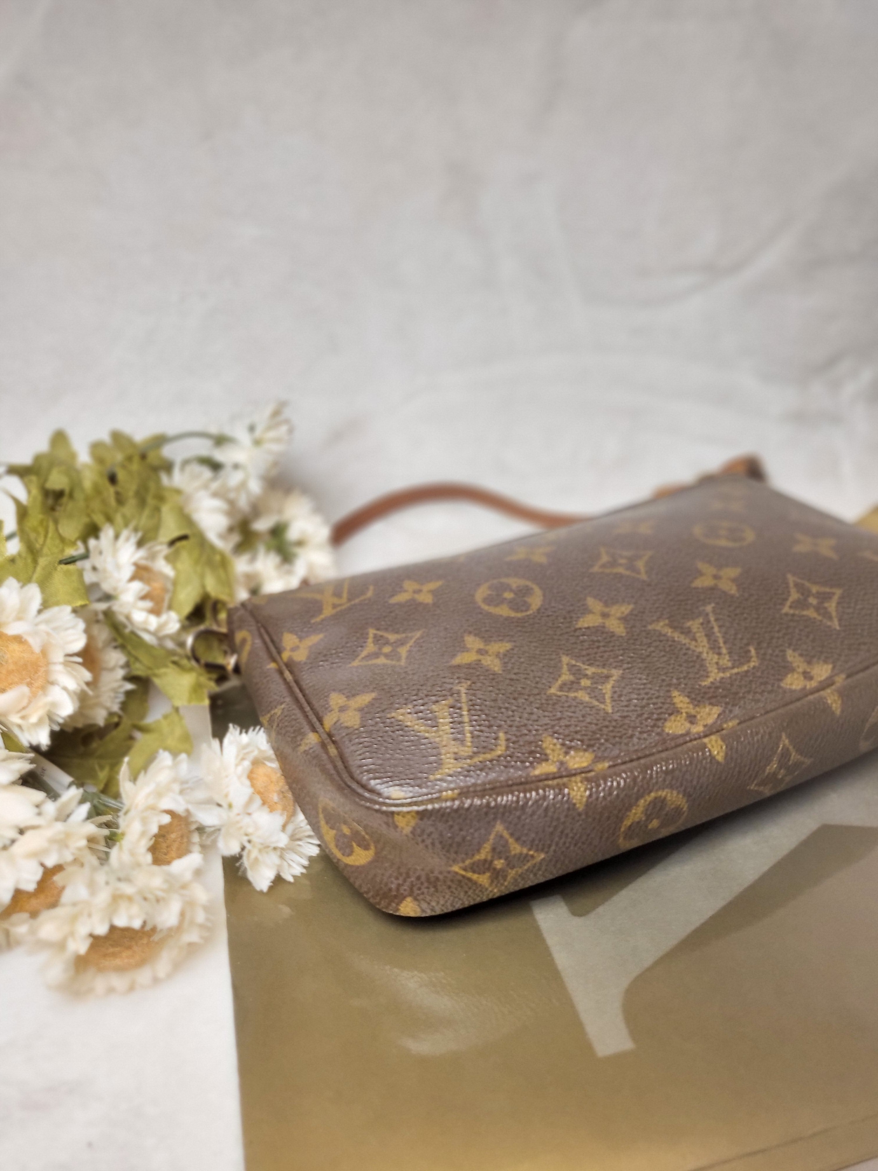 Authentic pre owned Louis Vuitton Pochette accessories