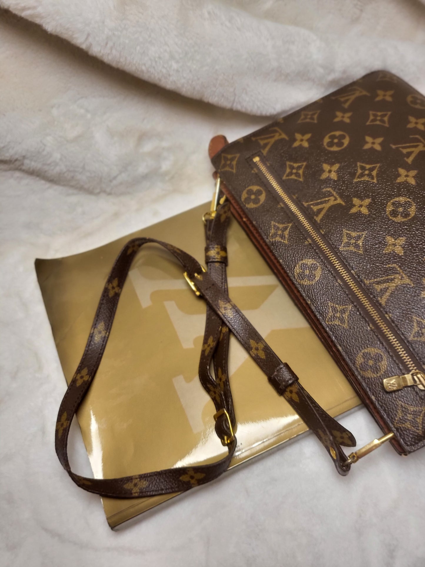 Authentic pre-owned Louis Vuitton Enghien monogram crossbody shoulder bag