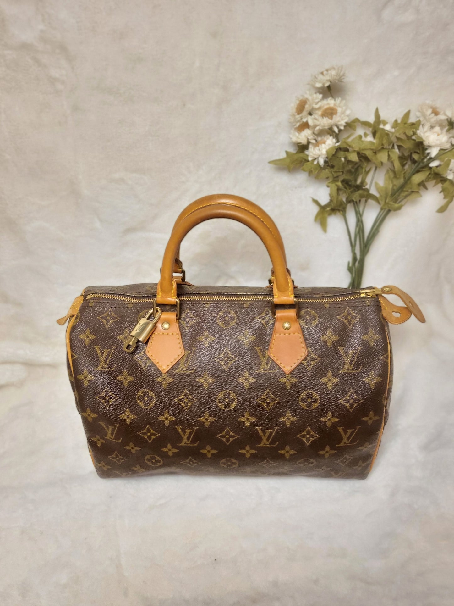 Authentic pre-owned Louis Vuitton speedy 30 with lock set