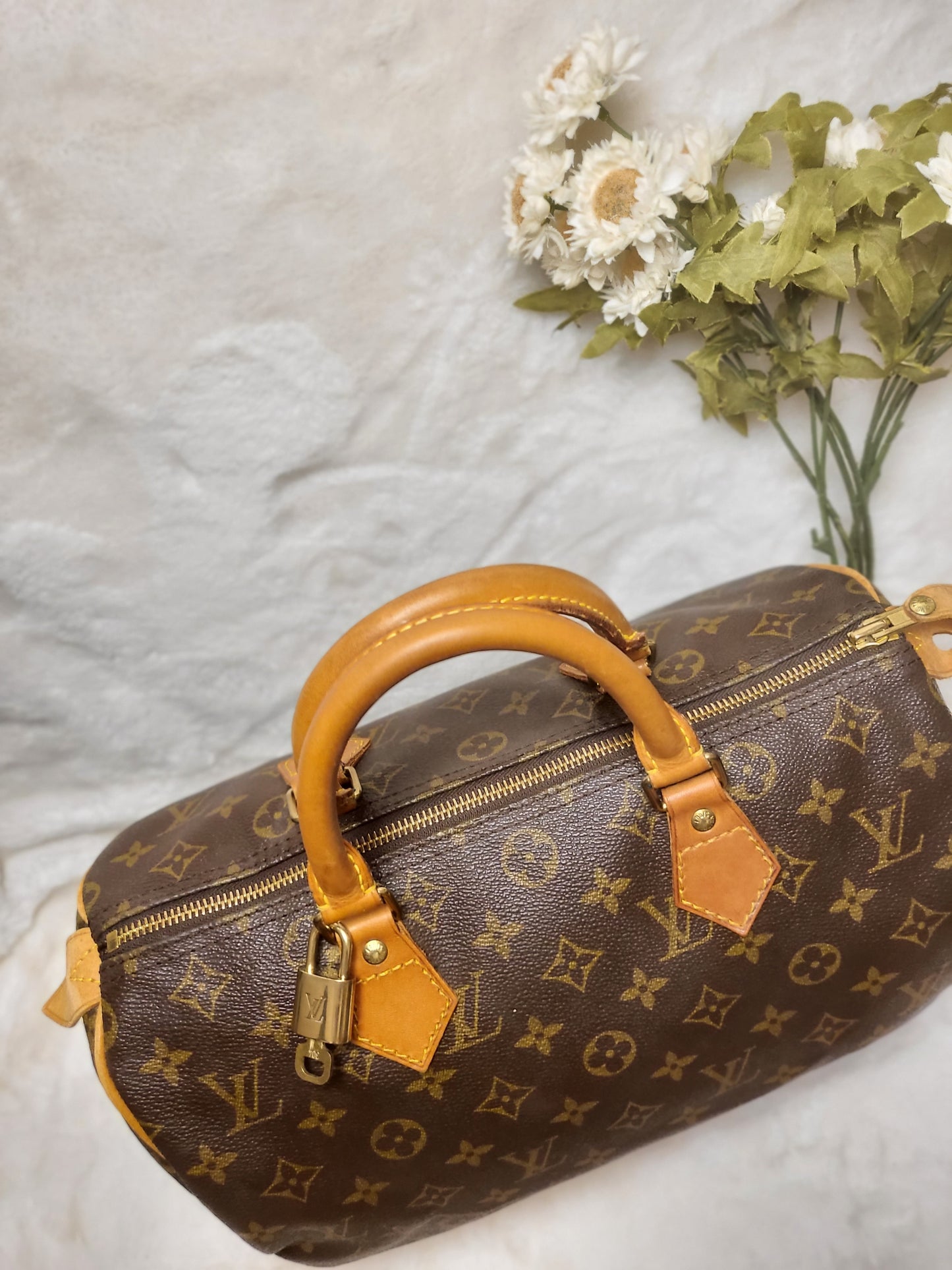 Authentic pre-owned Louis Vuitton speedy 30 with lock set