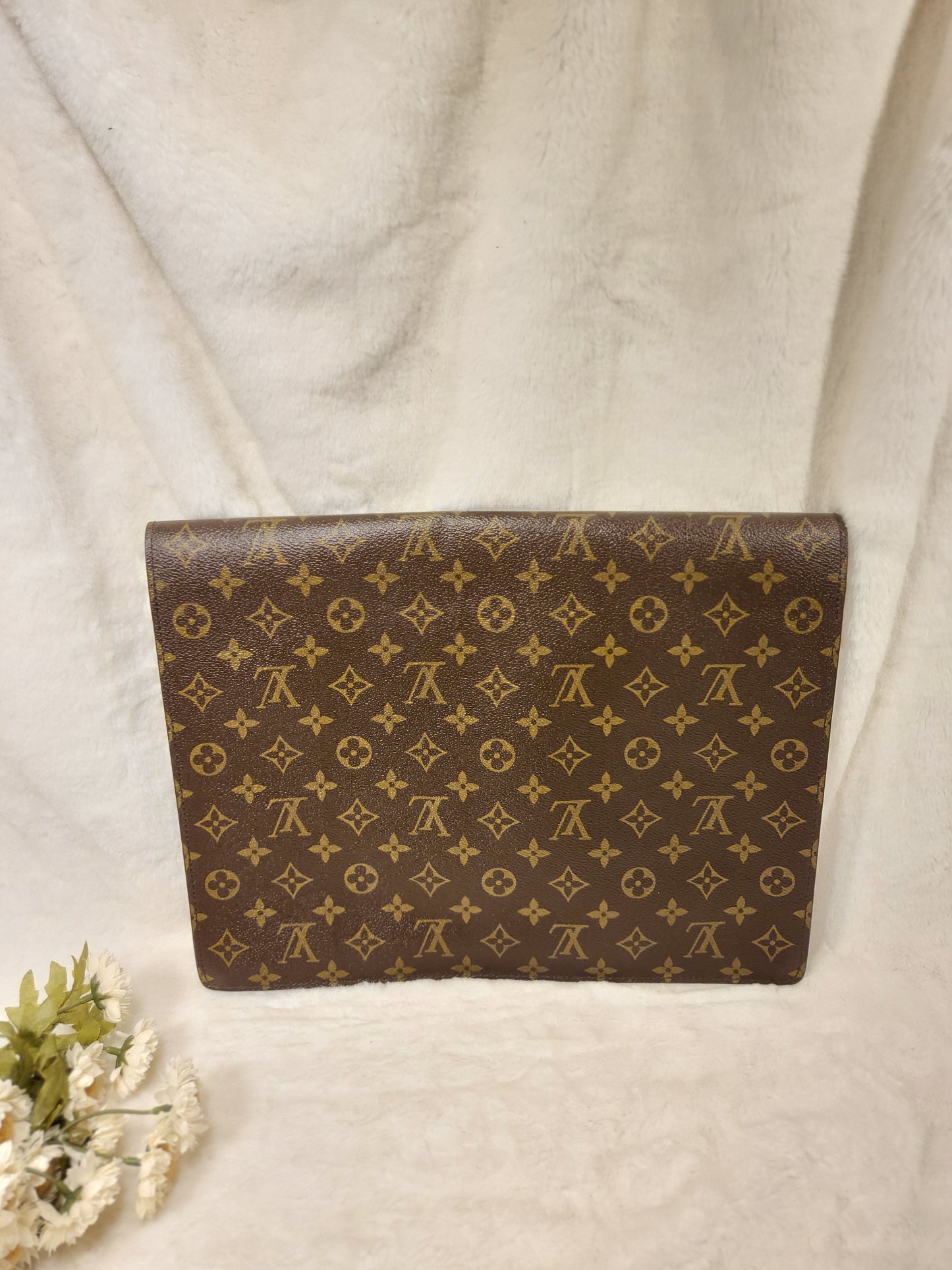 Authentic pre-owned Louis Vuitton serviette conseiller clutch