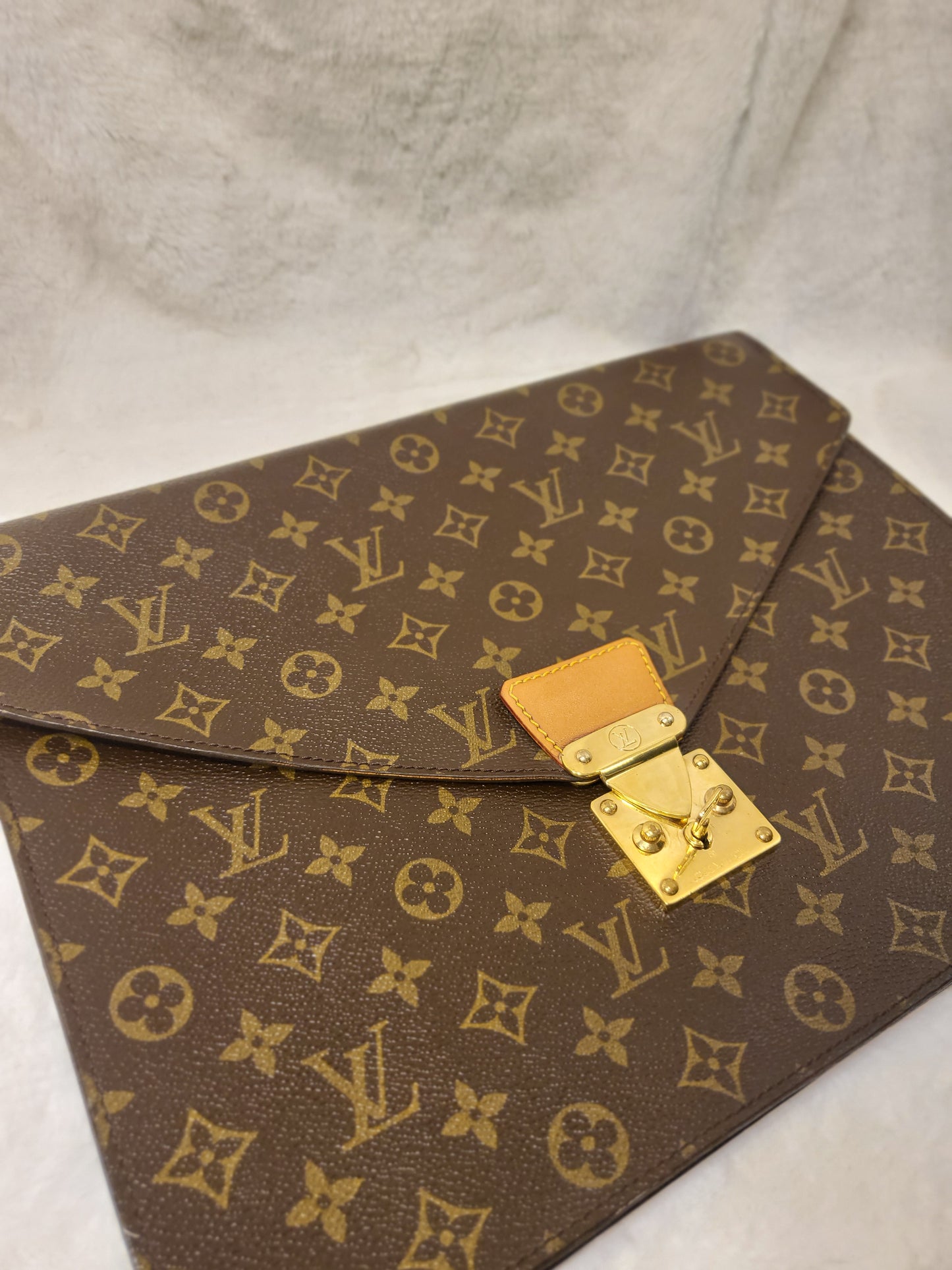 Authentic pre-owned Louis Vuitton serviette conseiller clutch