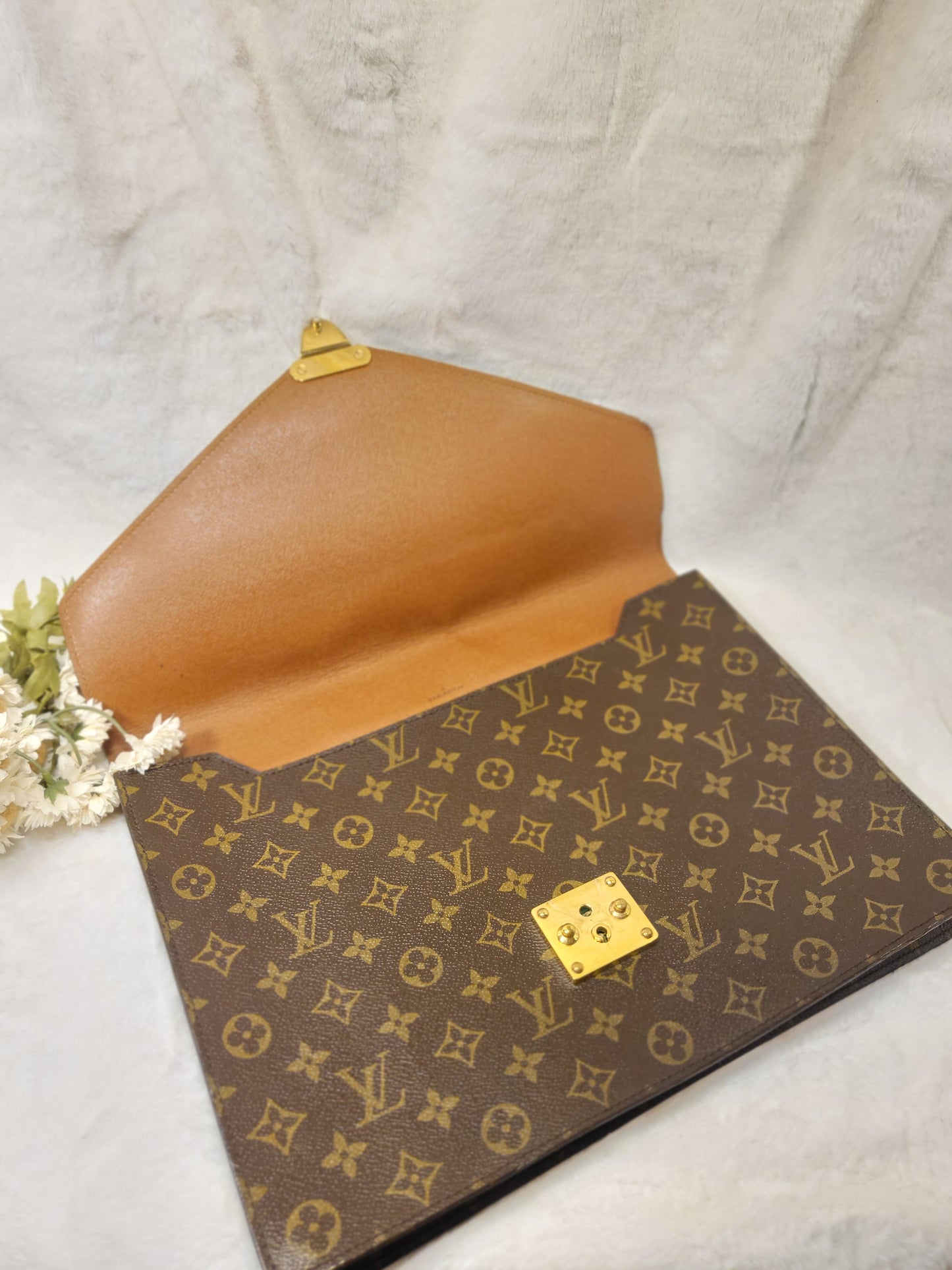 Authentic pre-owned Louis Vuitton serviette conseiller clutch