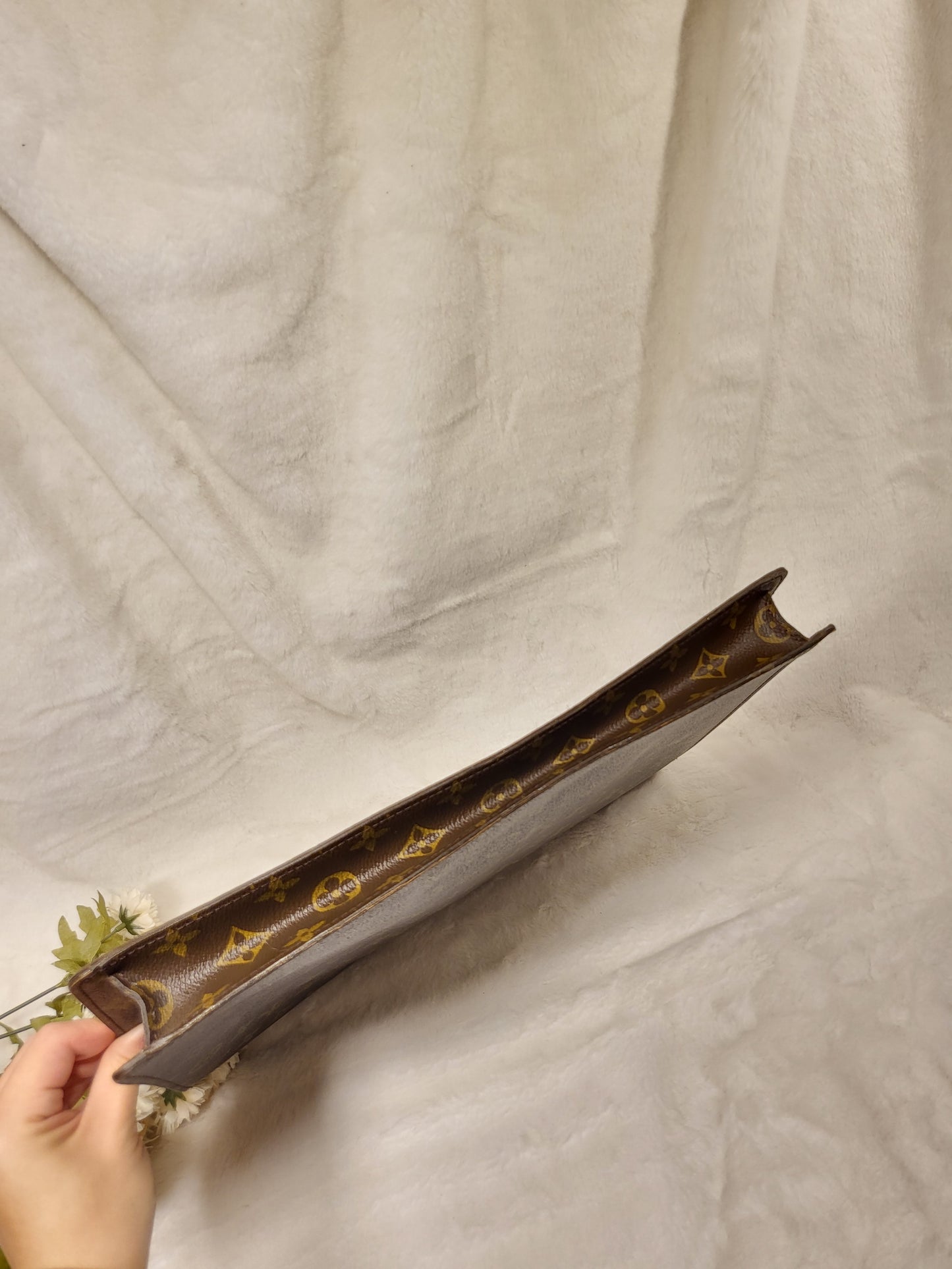 Authentic pre-owned Louis Vuitton serviette conseiller clutch