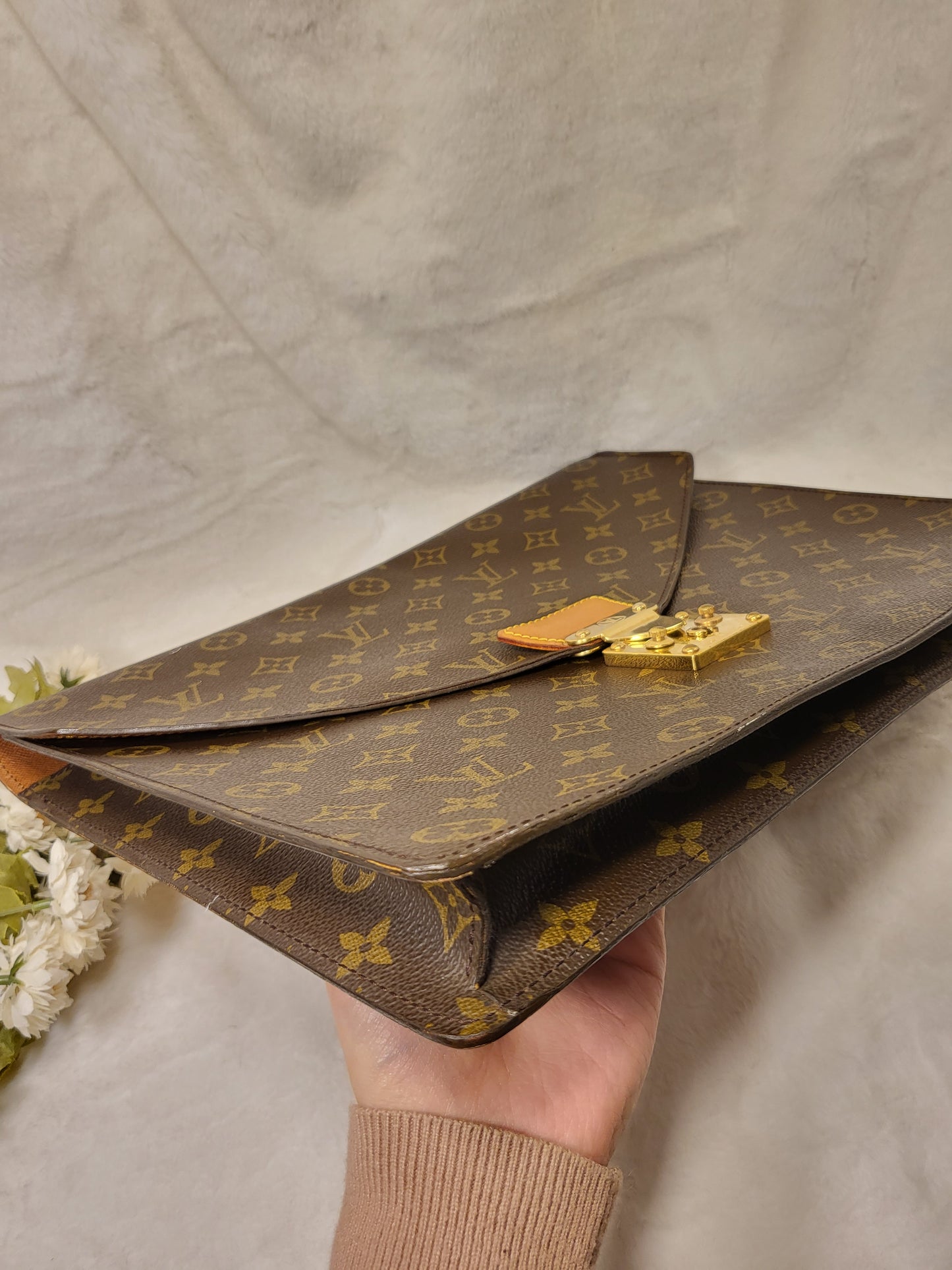 Authentic pre-owned Louis Vuitton serviette conseiller clutch
