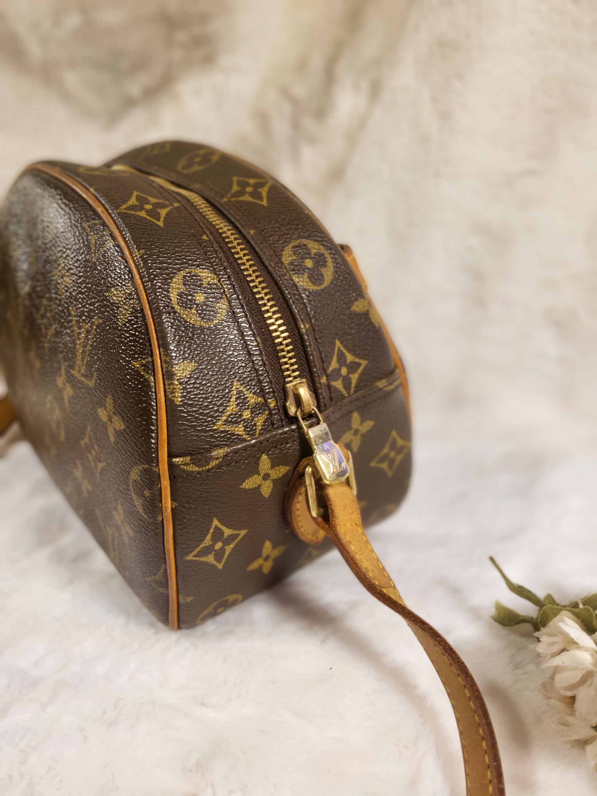 Authentic pre-owned Louis Vuitton Blois crossbody shoulder bag – Little  Bean Vintage