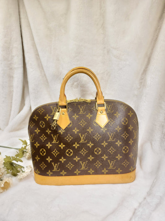 LOUIS VUITTON MONOGRAM CANVAS BOETIE GM M45713 -Can be carried by hand or  across the shoulder -Engrave…